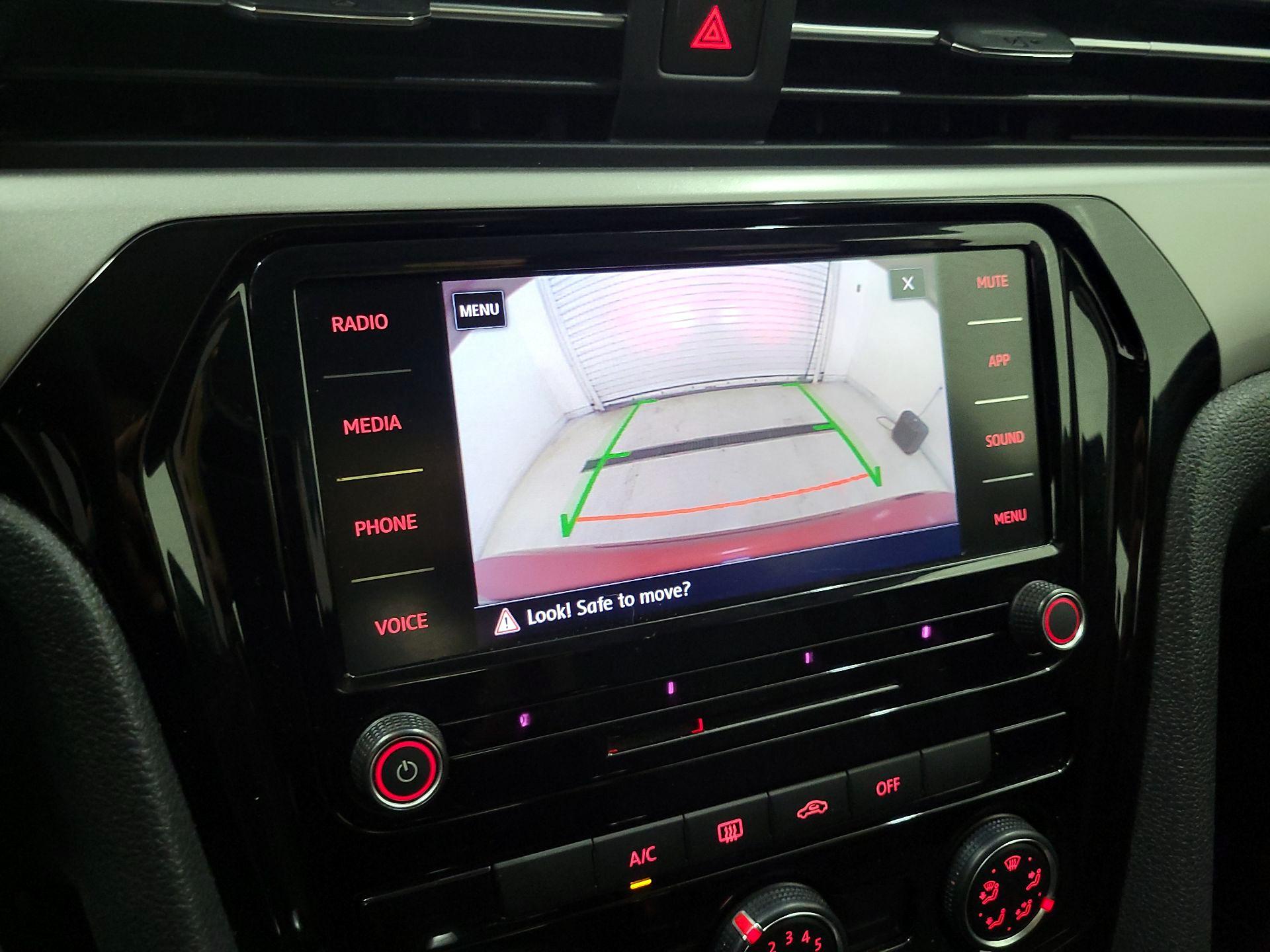 Thumbnail: 2020 Volkswagen Passat - 14