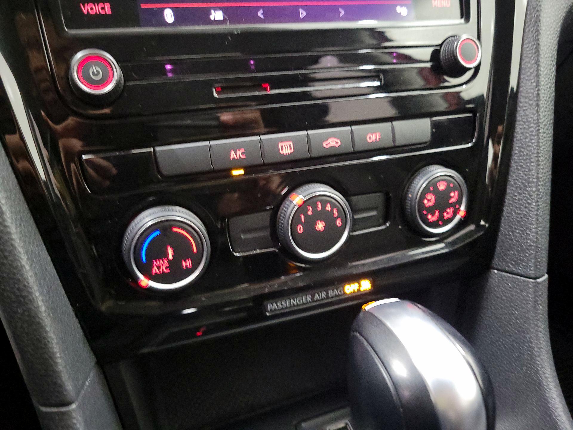 Thumbnail: 2020 Volkswagen Passat - 16