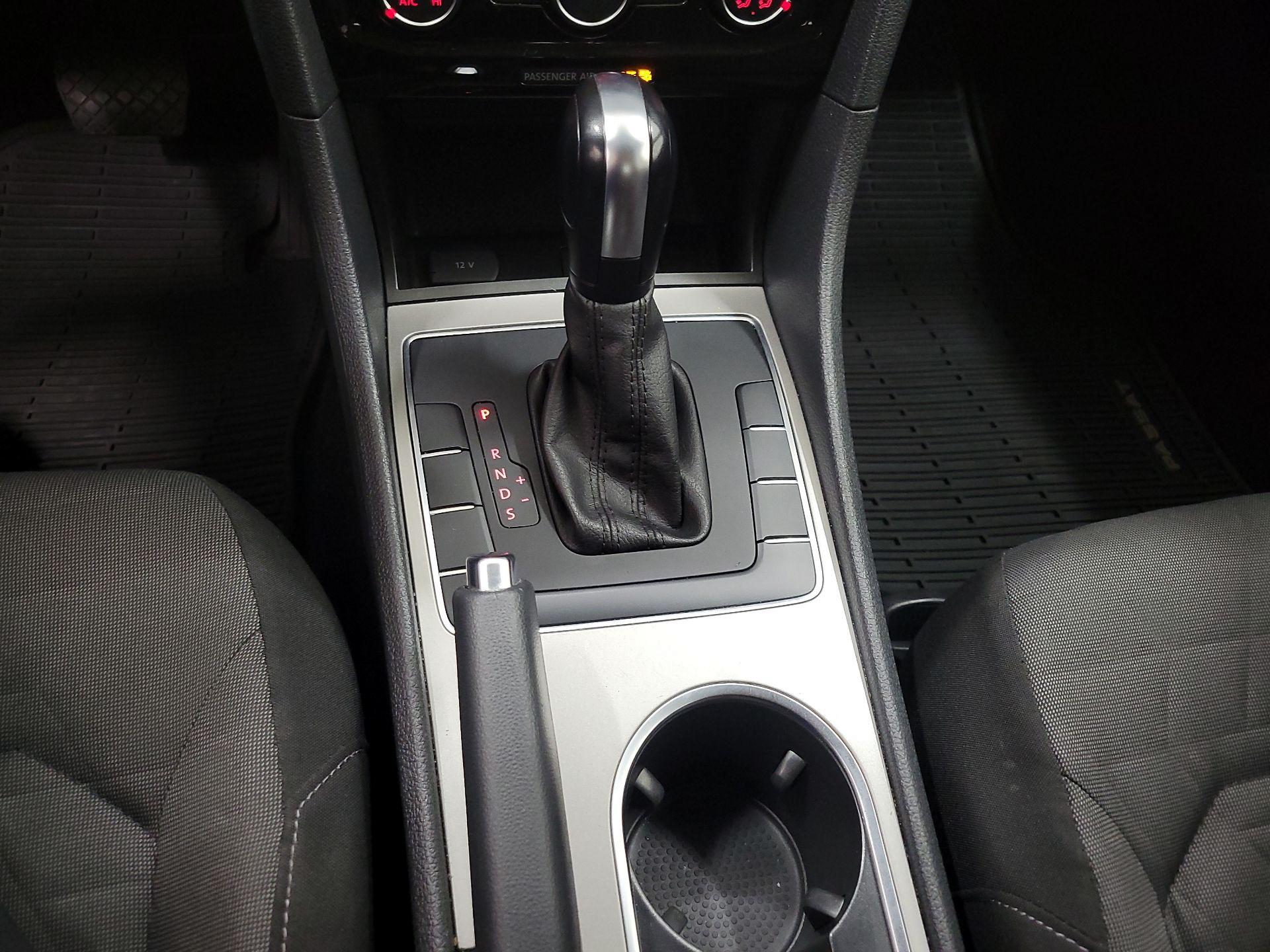 Thumbnail: 2020 Volkswagen Passat - 17