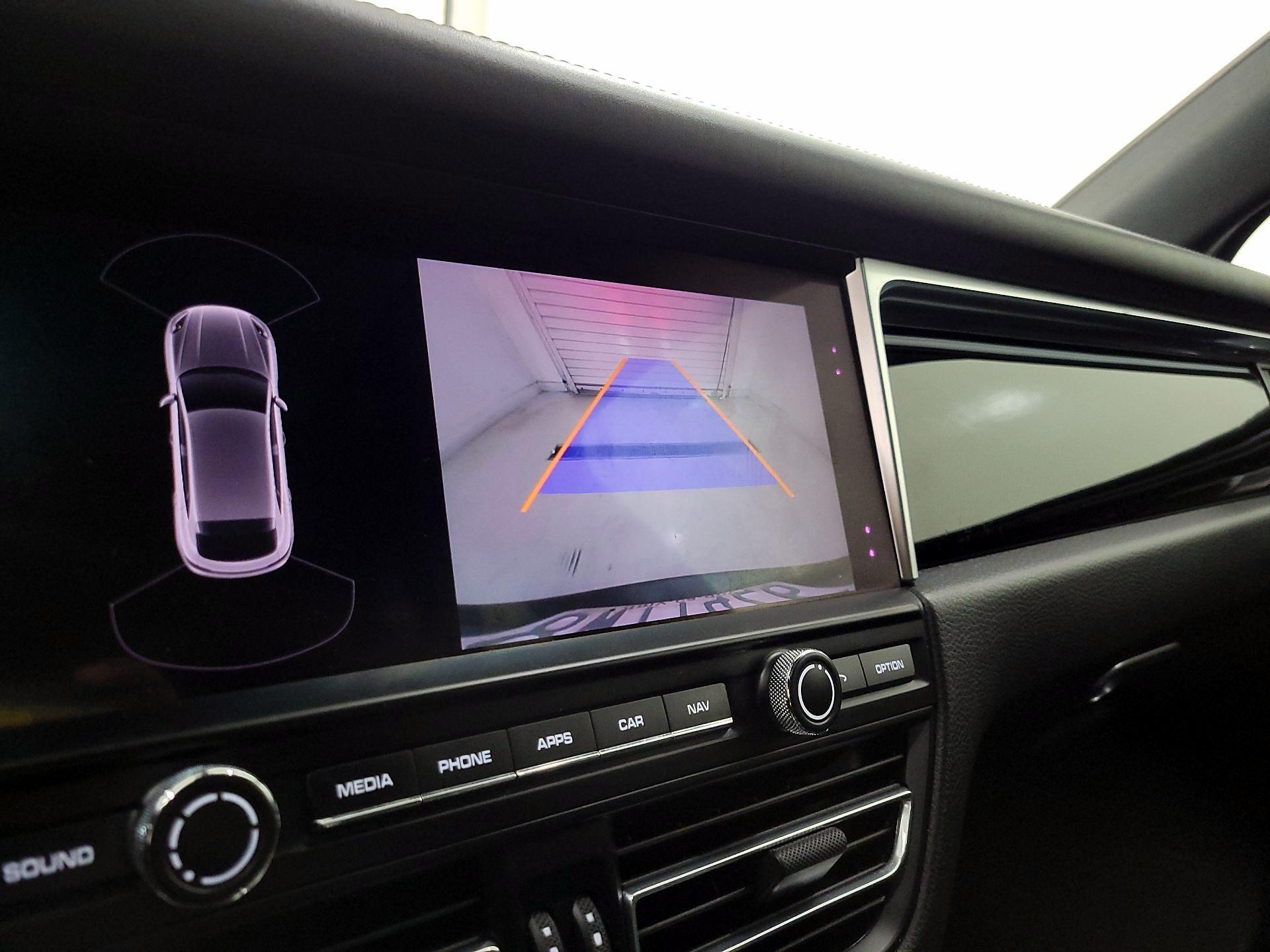 Thumbnail: 2020 Porsche Macan - 15