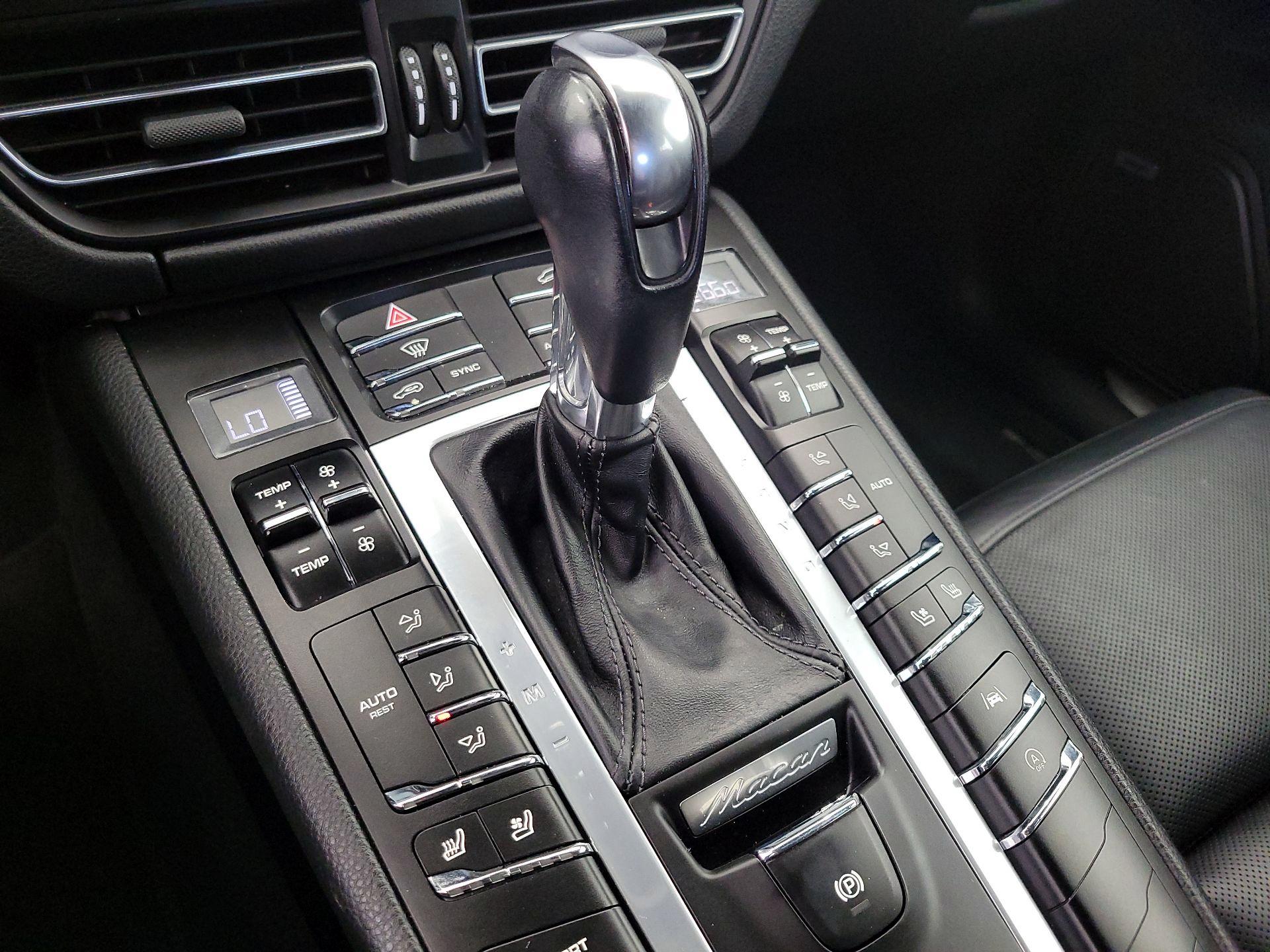 Thumbnail: 2020 Porsche Macan - 18