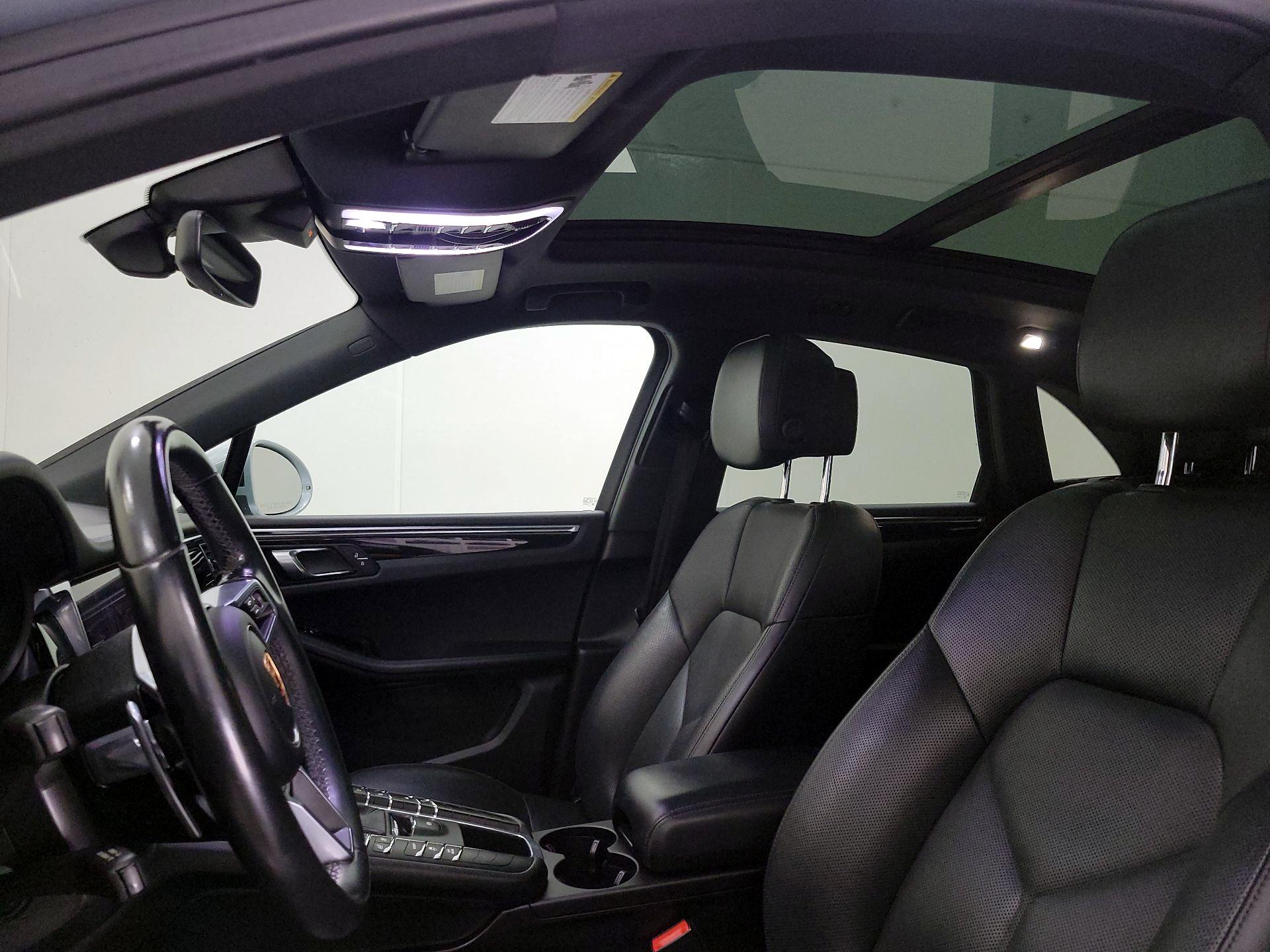 Thumbnail: 2020 Porsche Macan - 20