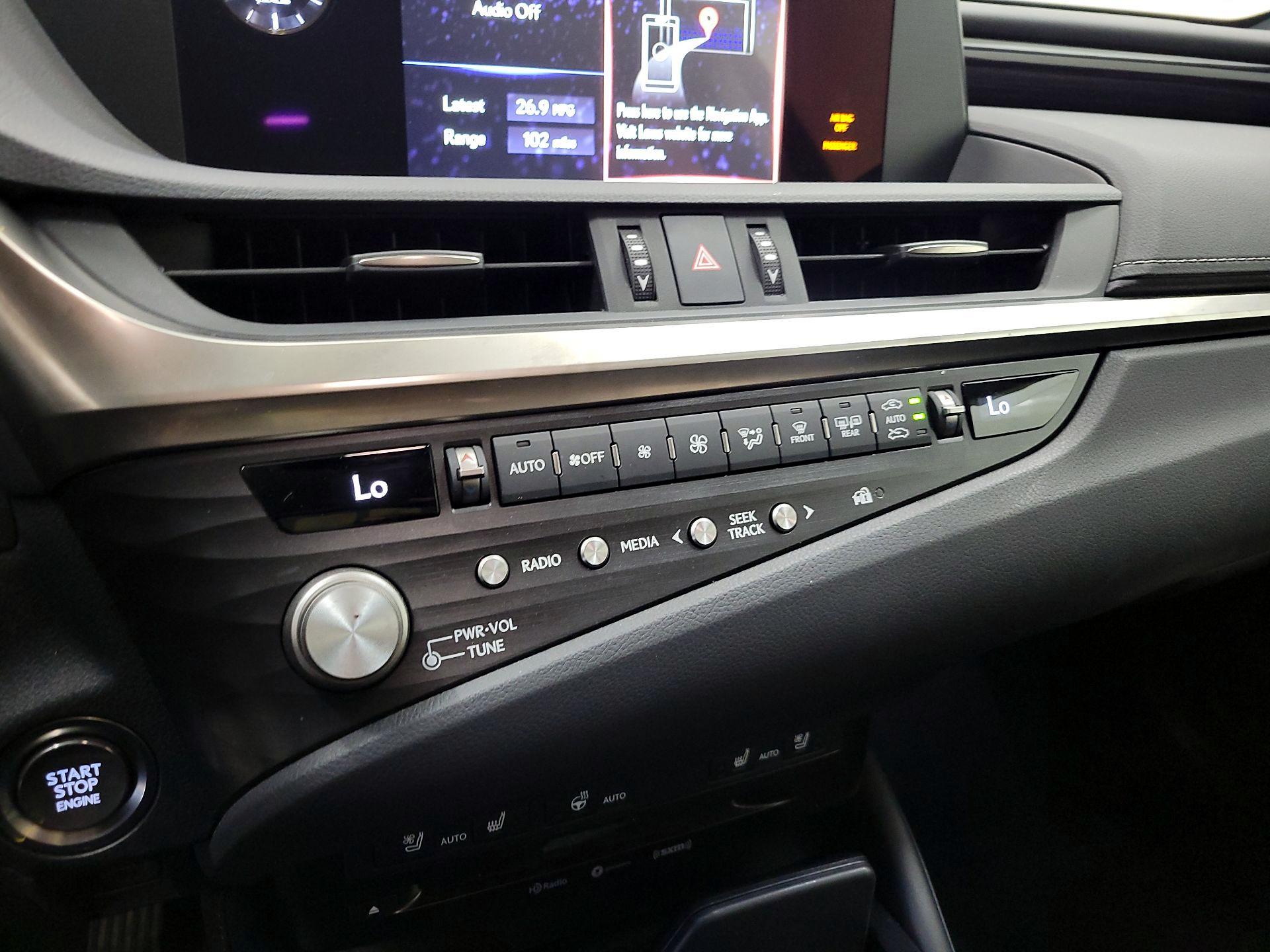 Thumbnail: 2021 Lexus ES - 16