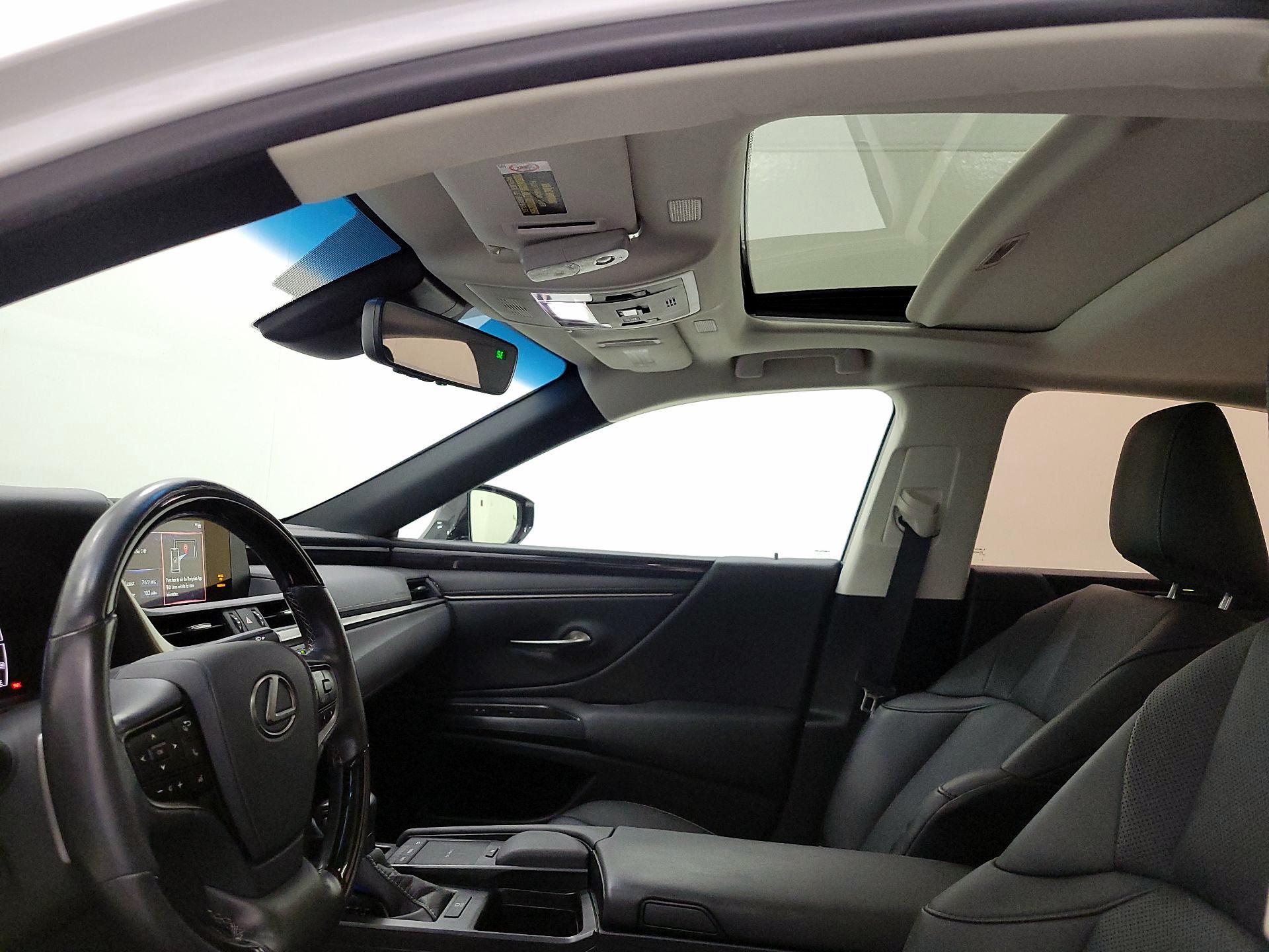 Thumbnail: 2021 Lexus ES - 19