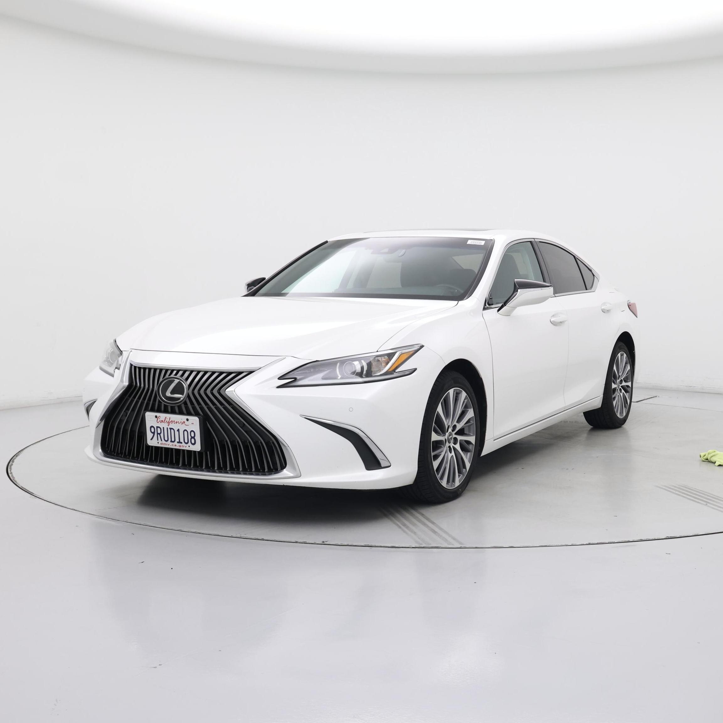 Thumbnail: 2021 Lexus ES - 4