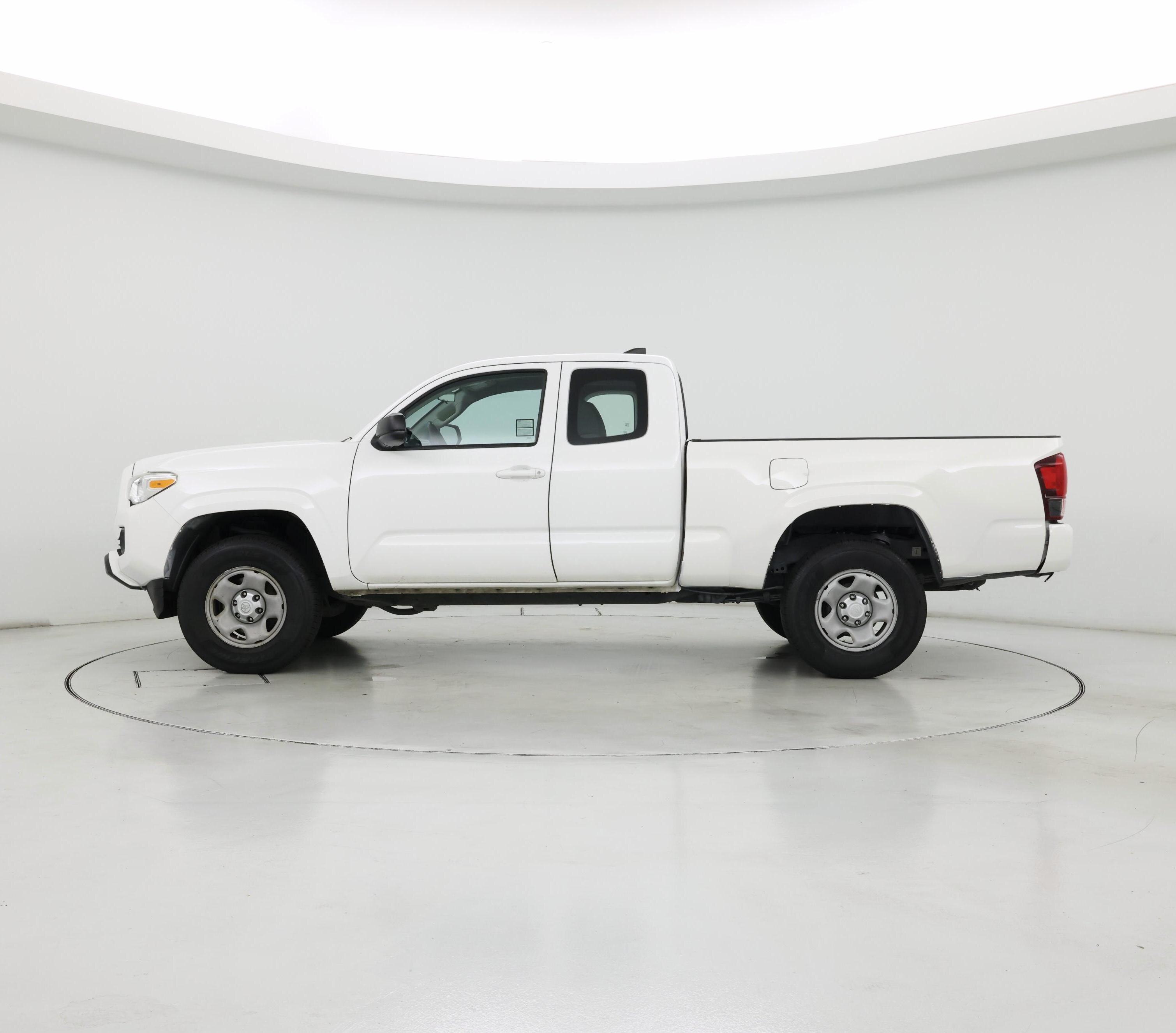 Thumbnail: 2018 Toyota Tacoma - 3