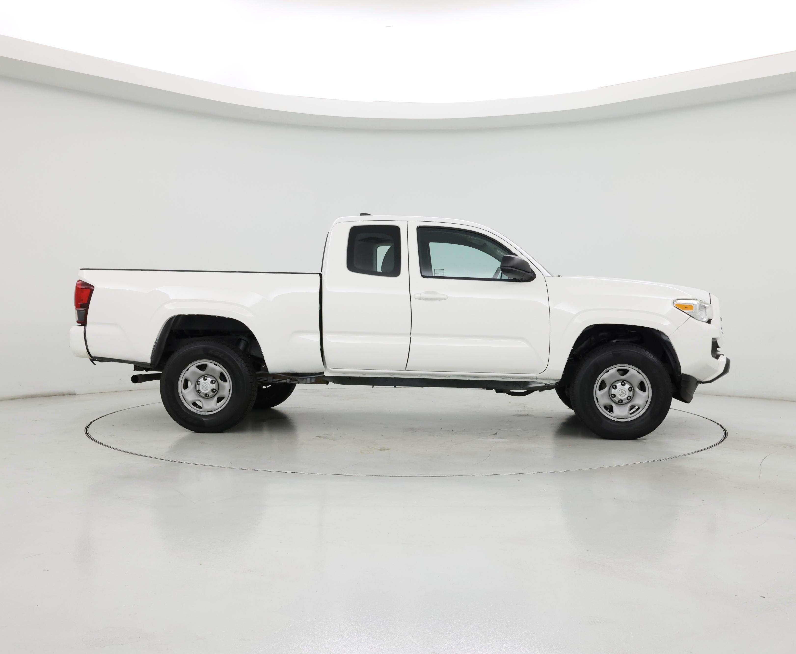 Thumbnail: 2018 Toyota Tacoma - 7