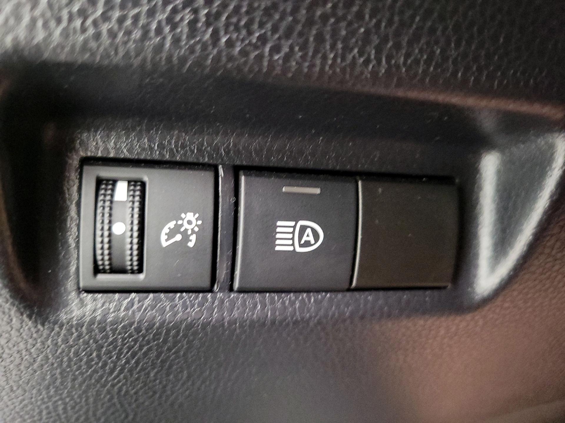 Thumbnail: 2019 Toyota RAV4 - 13