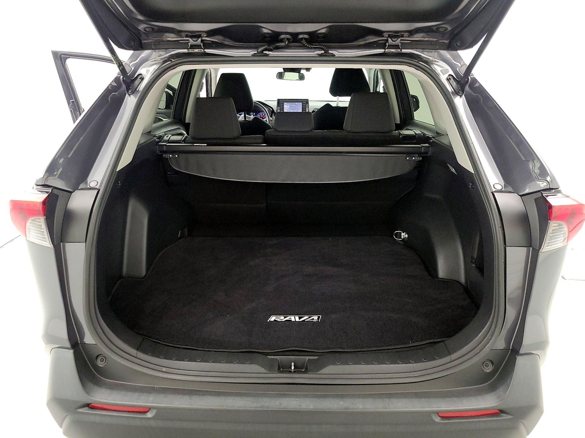 Thumbnail: 2019 Toyota RAV4 - 20
