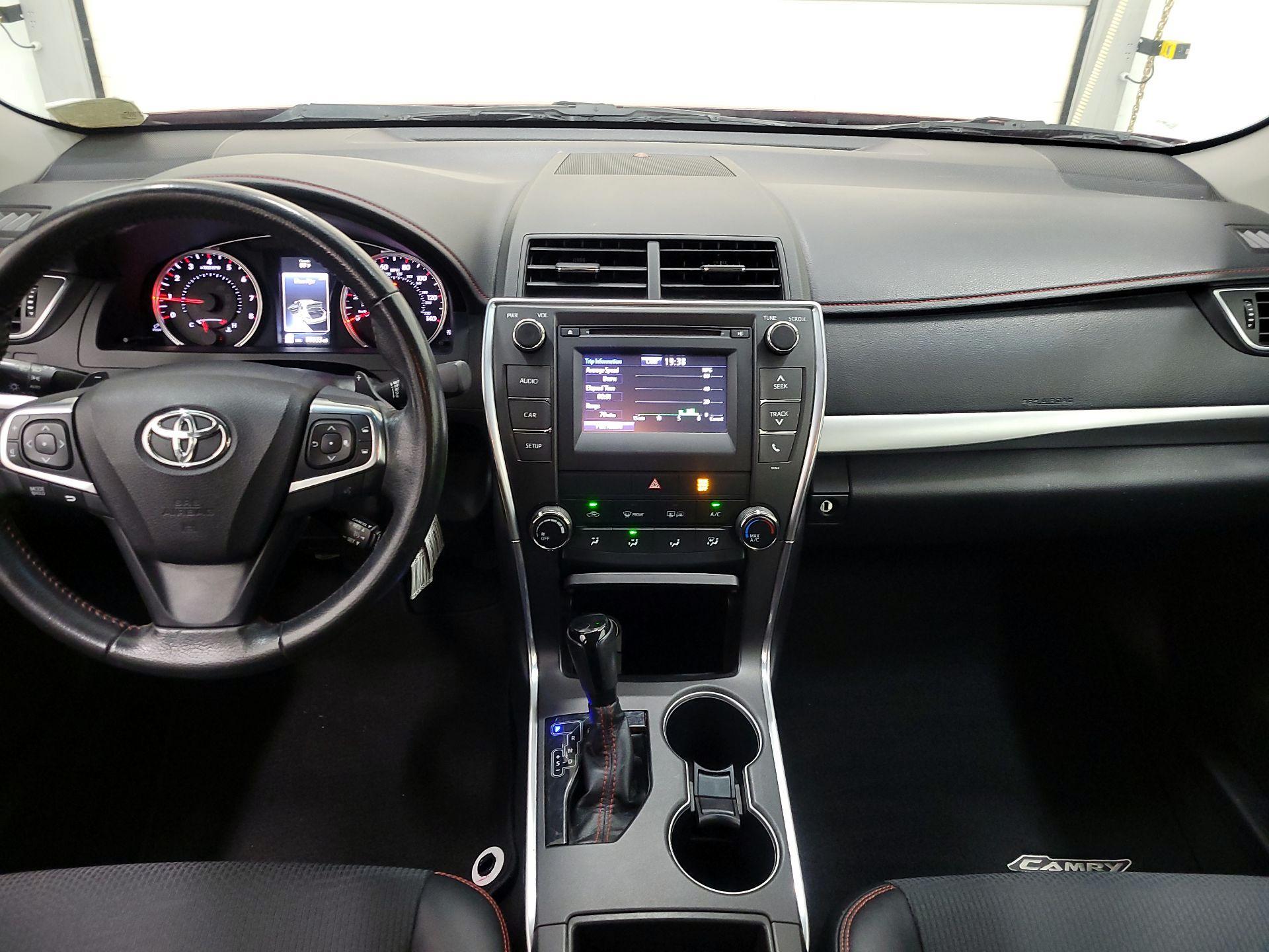 Thumbnail: 2017 Toyota Camry - 9