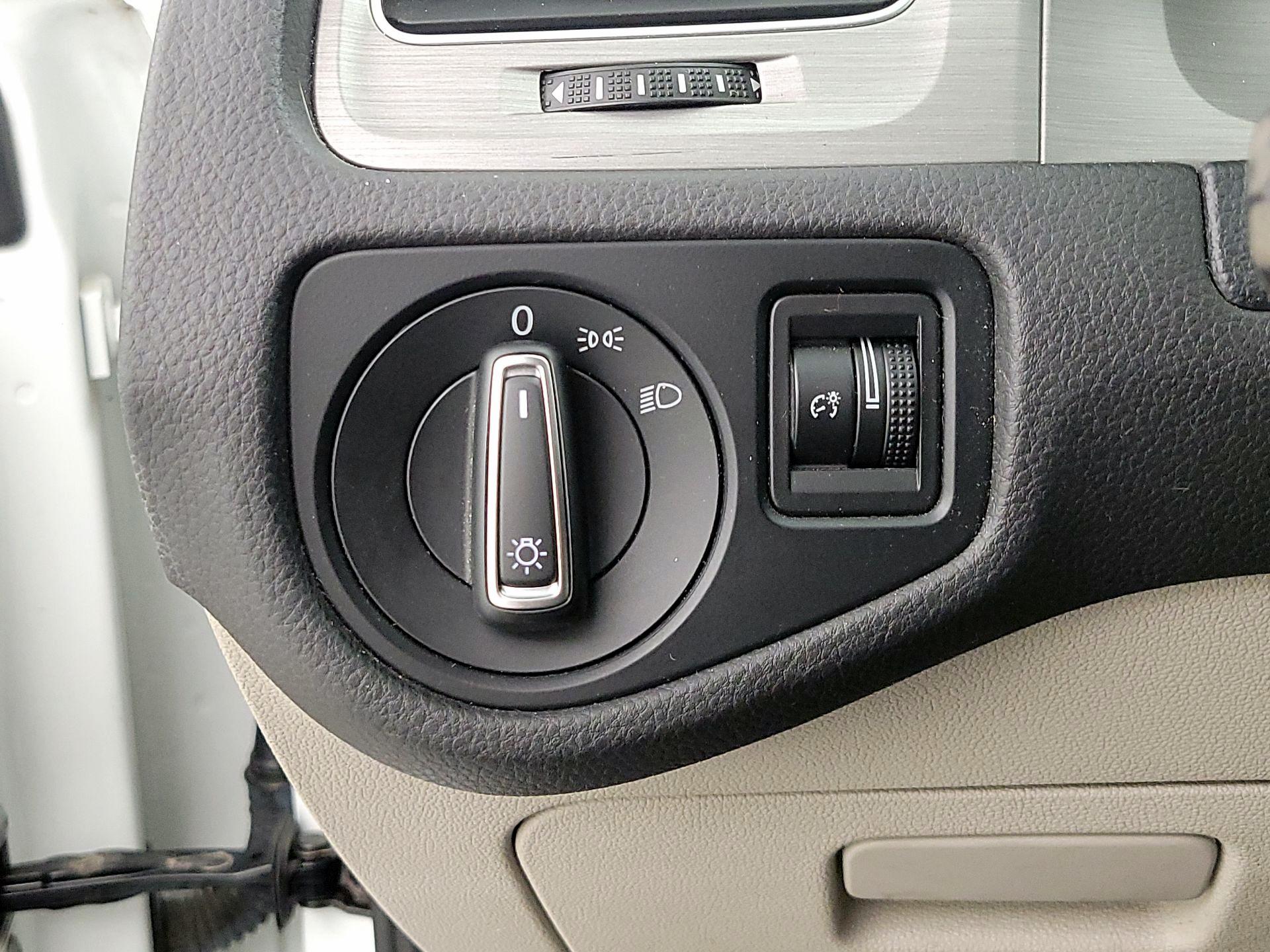 Thumbnail: 2015 Volkswagen Golf - 13