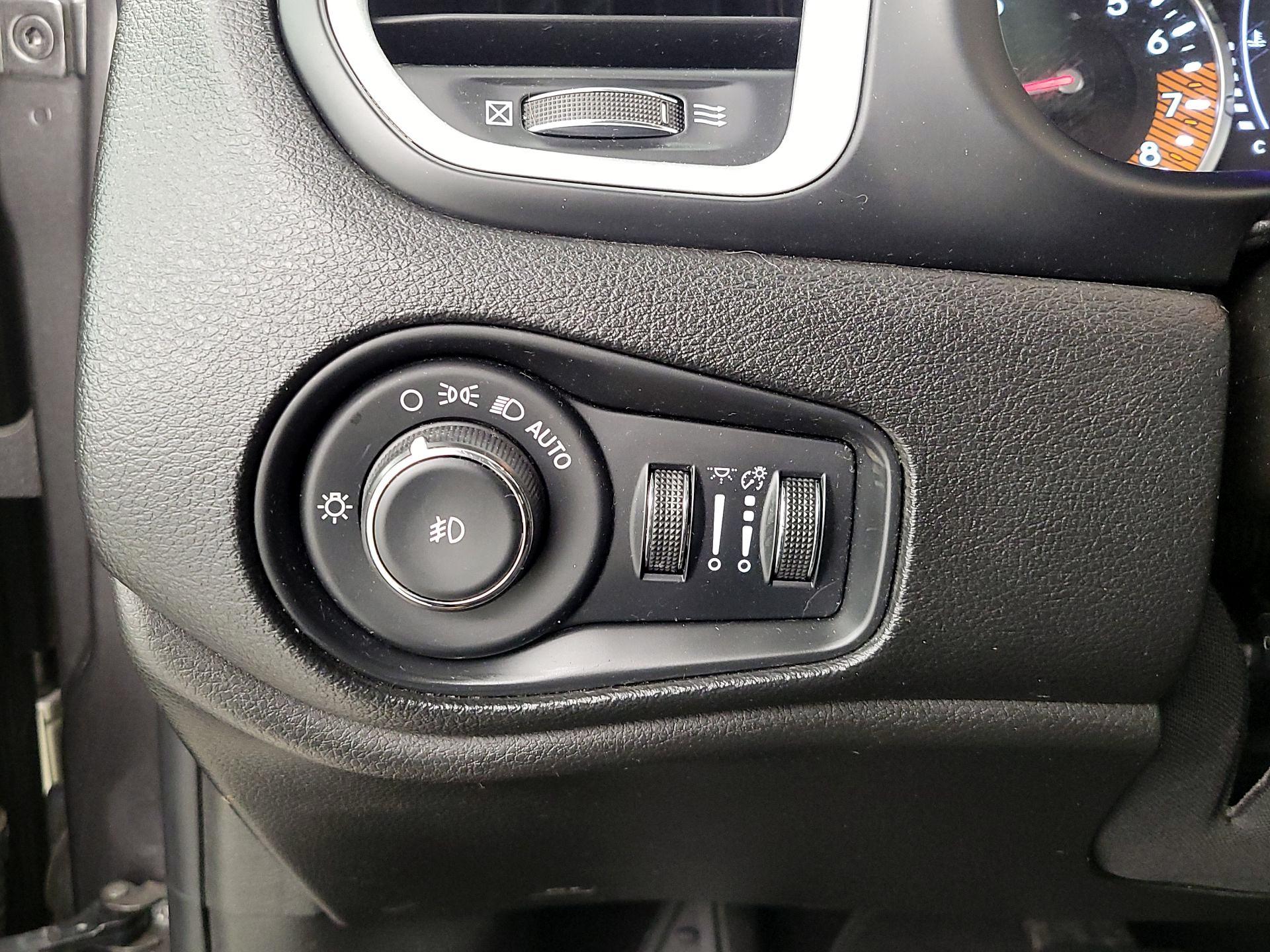 Thumbnail: 2020 Jeep Renegade - 13