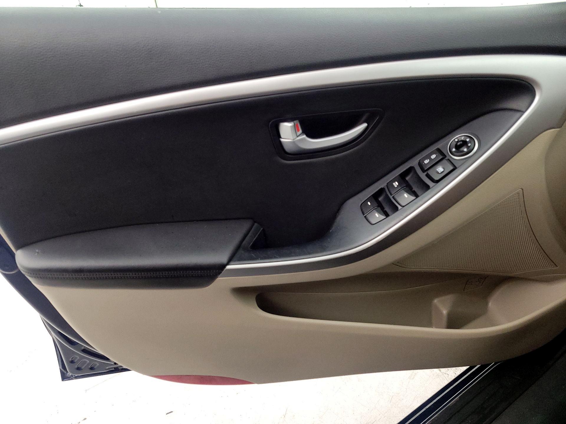 Thumbnail: 2016 Hyundai Elantra - 12