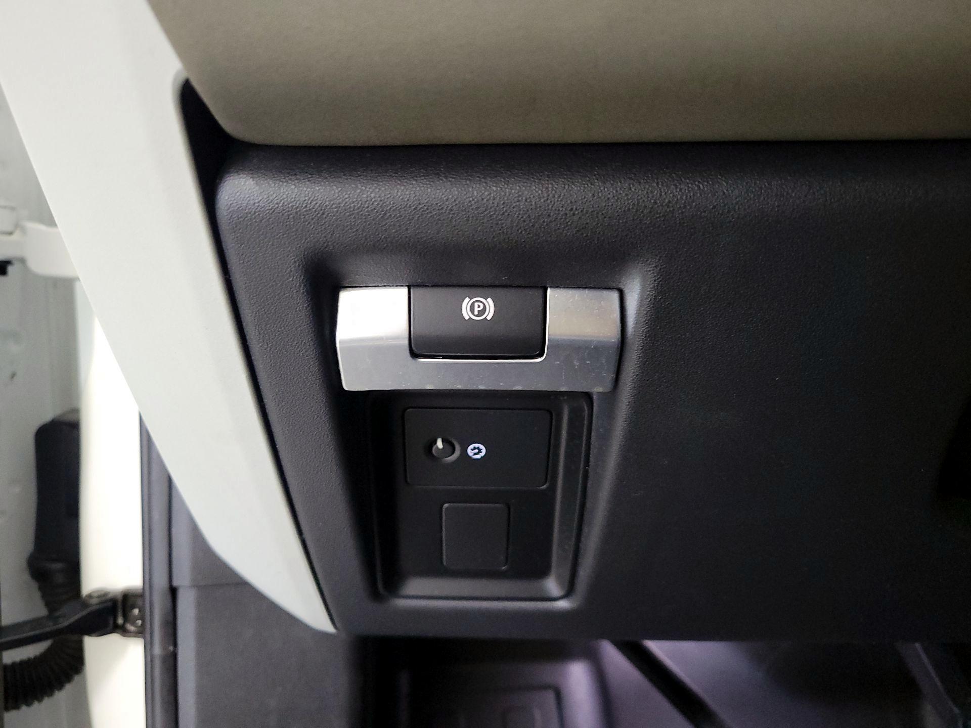 Thumbnail: 2021 Land Rover Defender - 13