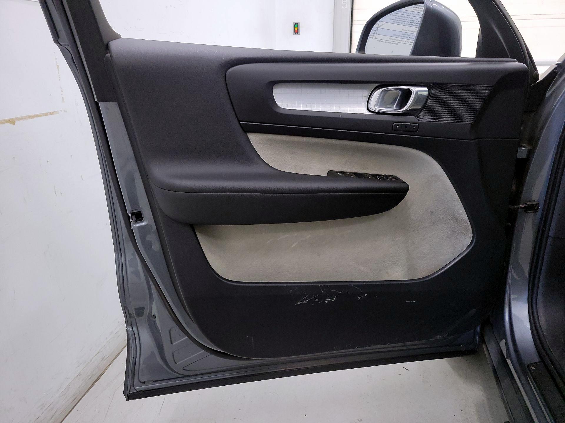 Thumbnail: 2019 Volvo XC40 - 12