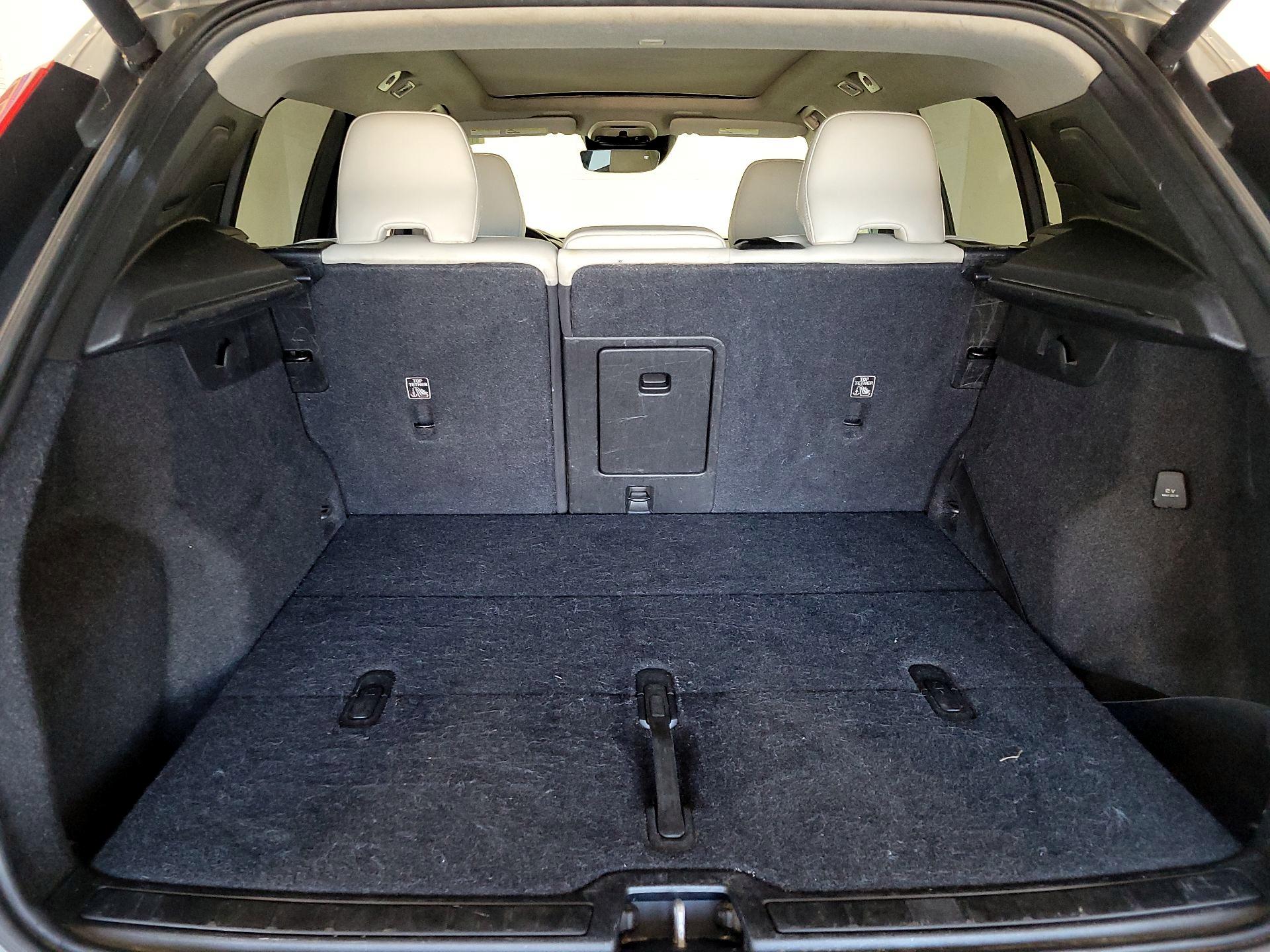 Thumbnail: 2019 Volvo XC40 - 20