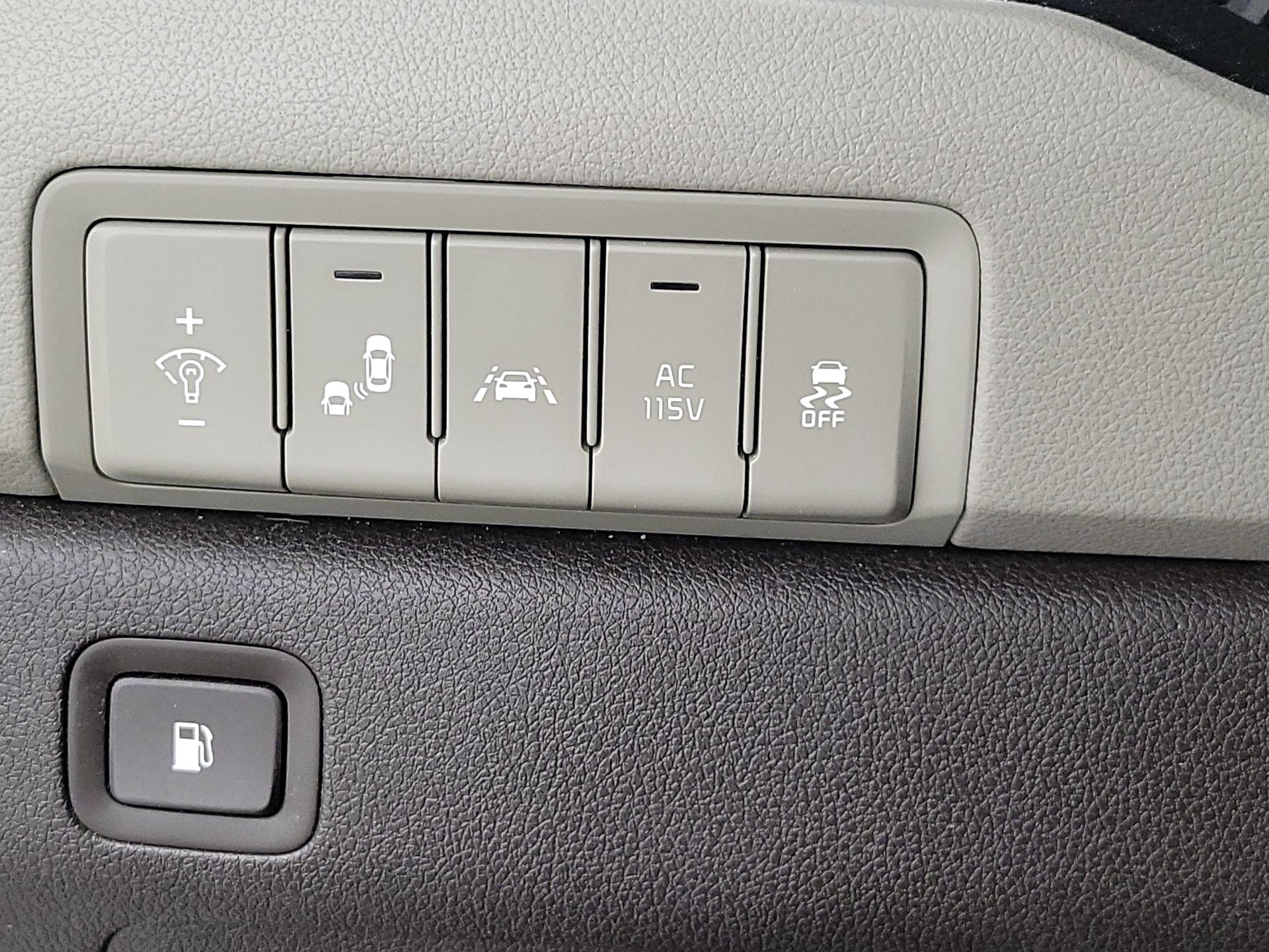 Thumbnail: 2015 Kia Sedona - 13