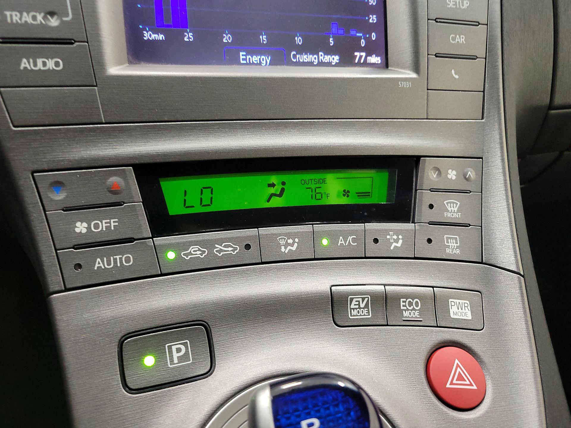 Thumbnail: 2013 Toyota Prius - 15