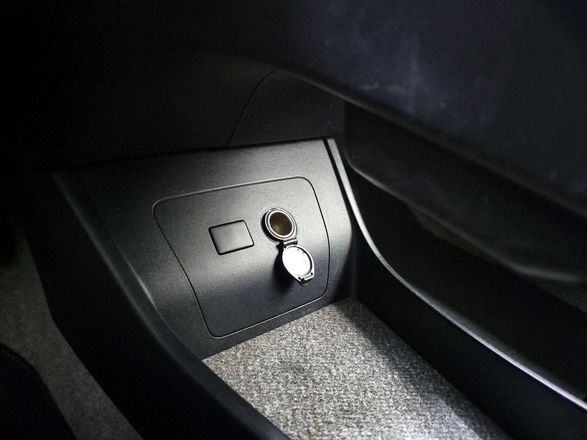 Thumbnail: 2013 Toyota Prius - 17