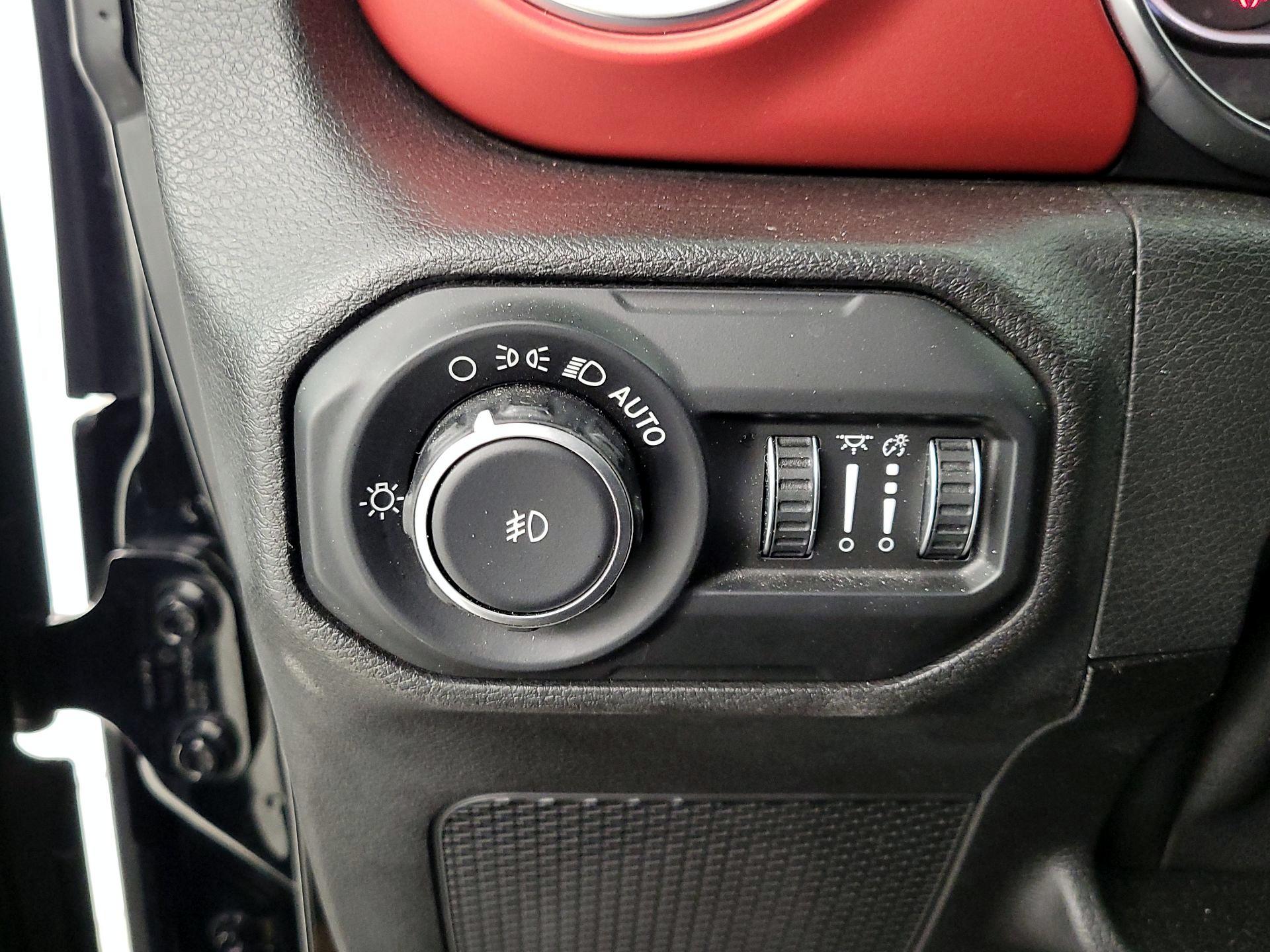 Thumbnail: 2019 Jeep Wrangler - 13