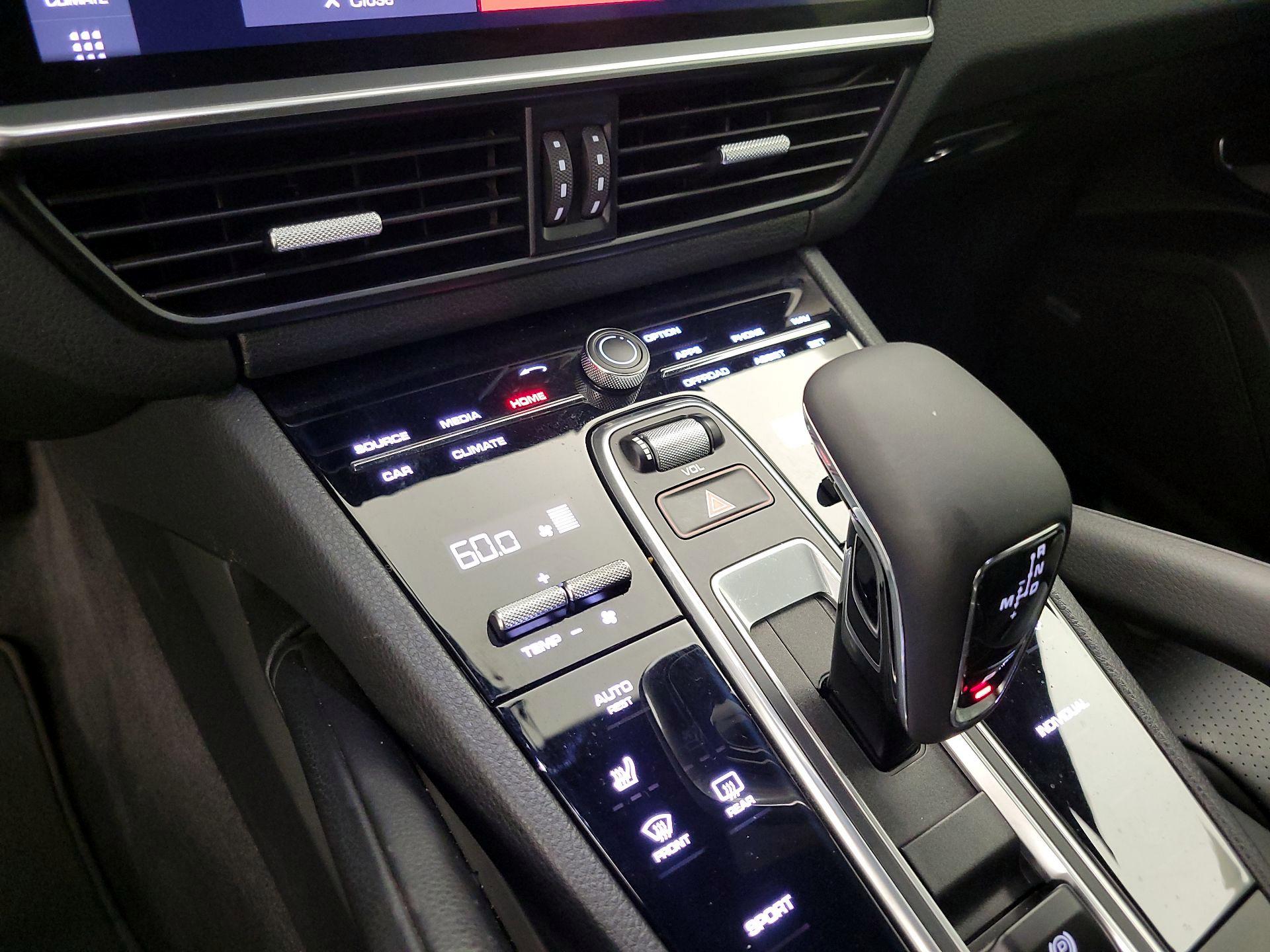 Thumbnail: 2019 Porsche Cayenne - 17