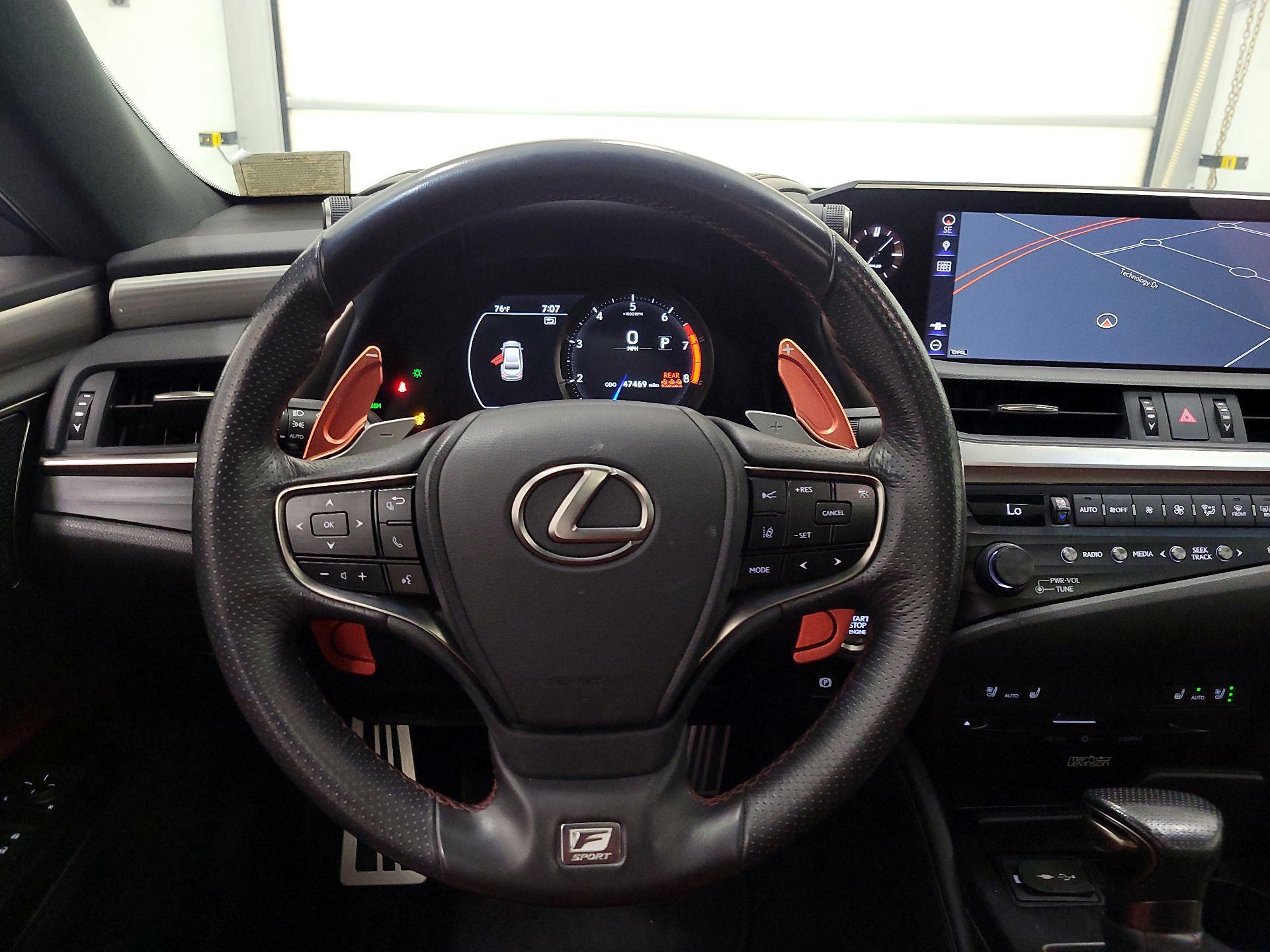 Thumbnail: 2019 Lexus ES - 10