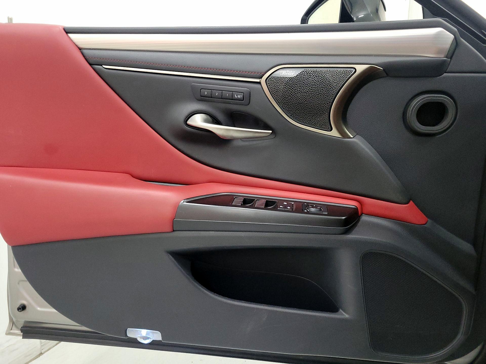 Thumbnail: 2019 Lexus ES - 12