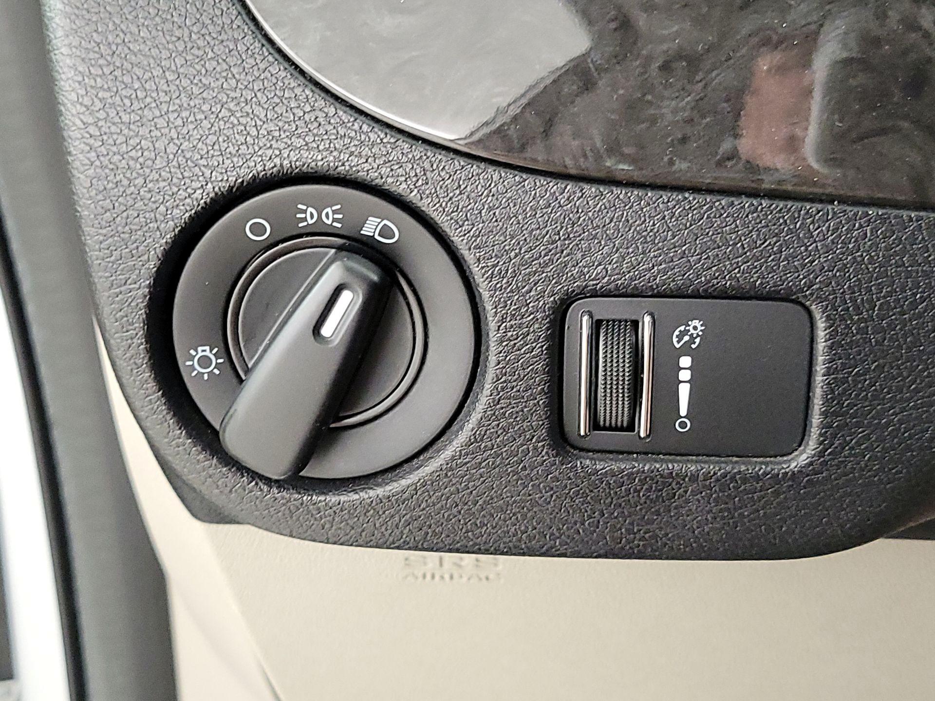Thumbnail: 2016 Dodge Grand Caravan - 13