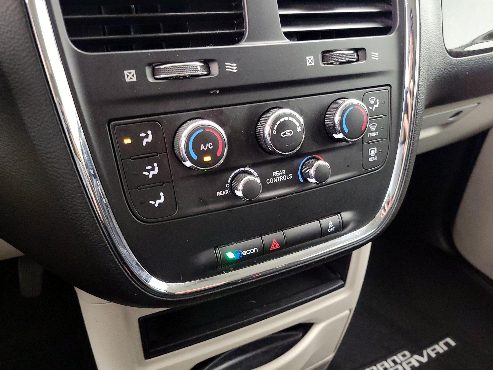Thumbnail: 2016 Dodge Grand Caravan - 16