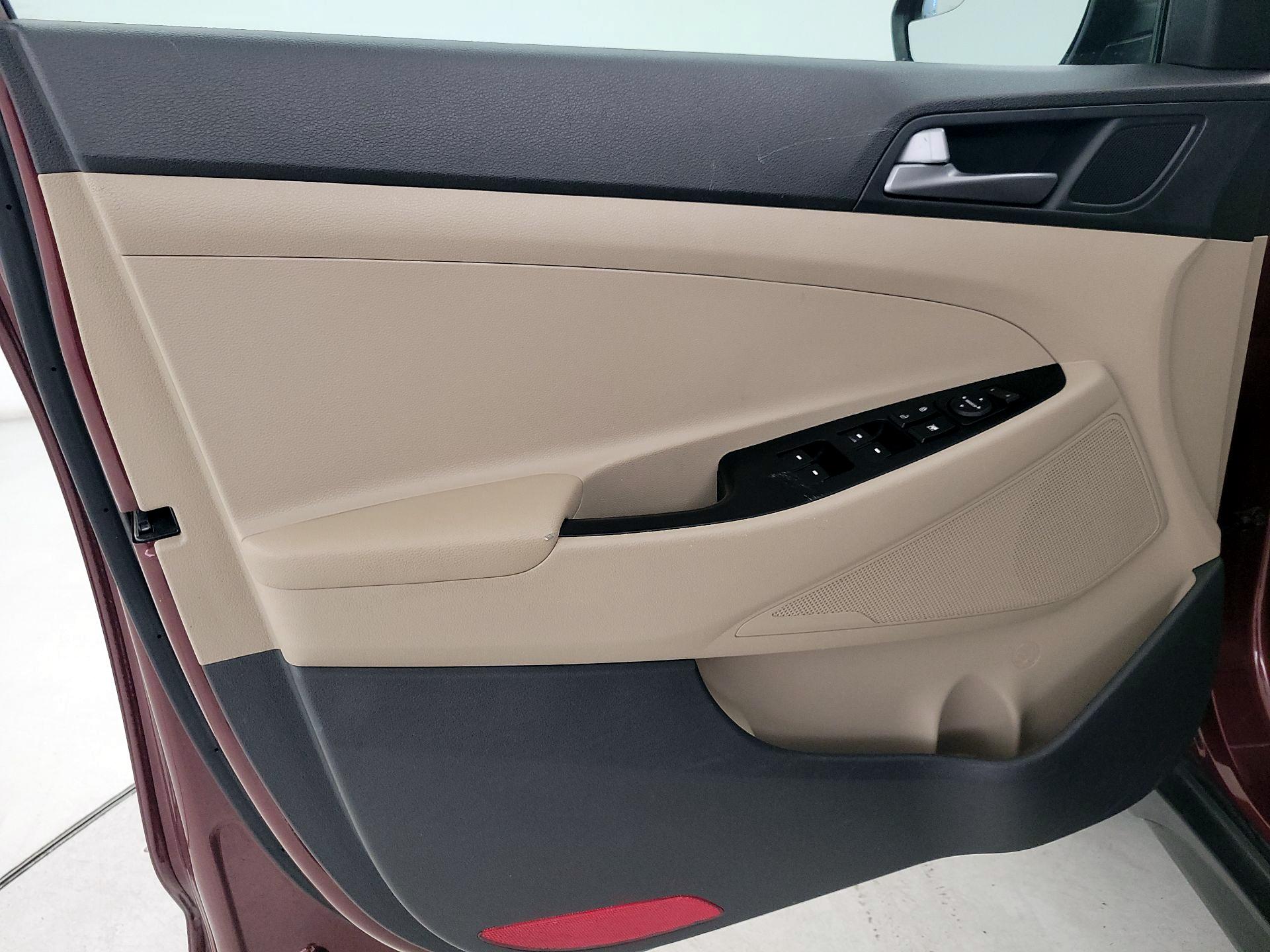 Thumbnail: 2017 Hyundai Tucson - 12