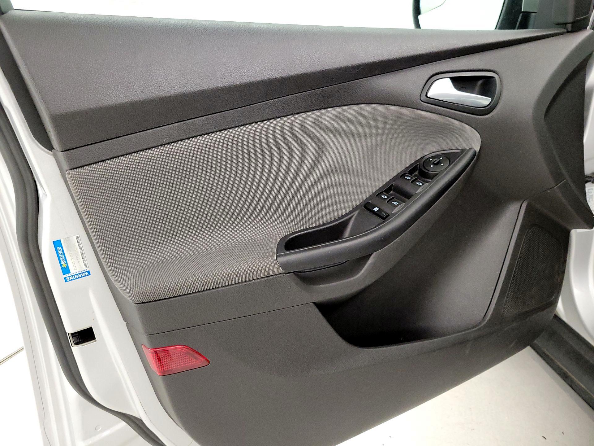 Thumbnail: 2013 Ford Focus - 12