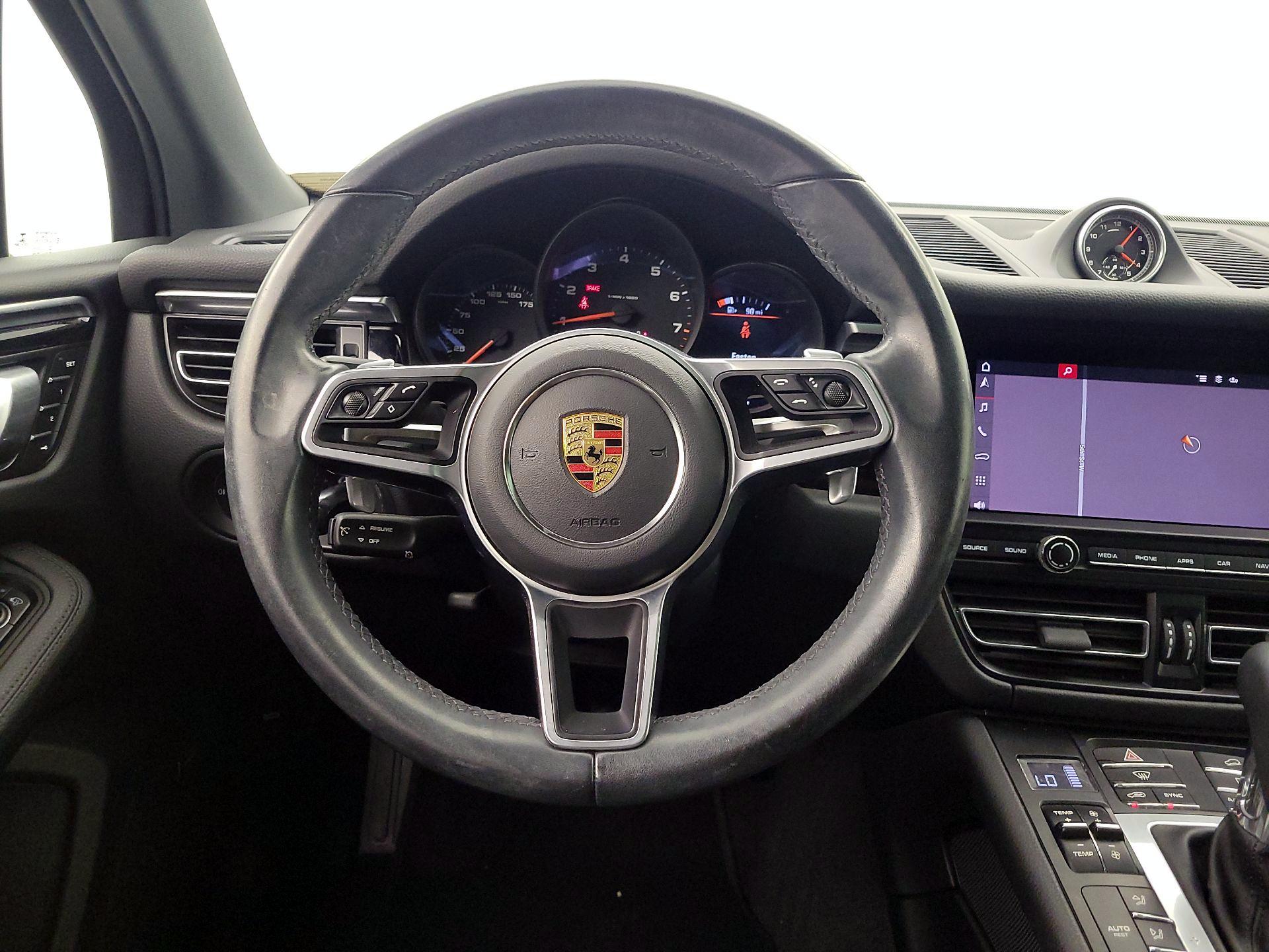 Thumbnail: 2021 Porsche Macan - 10
