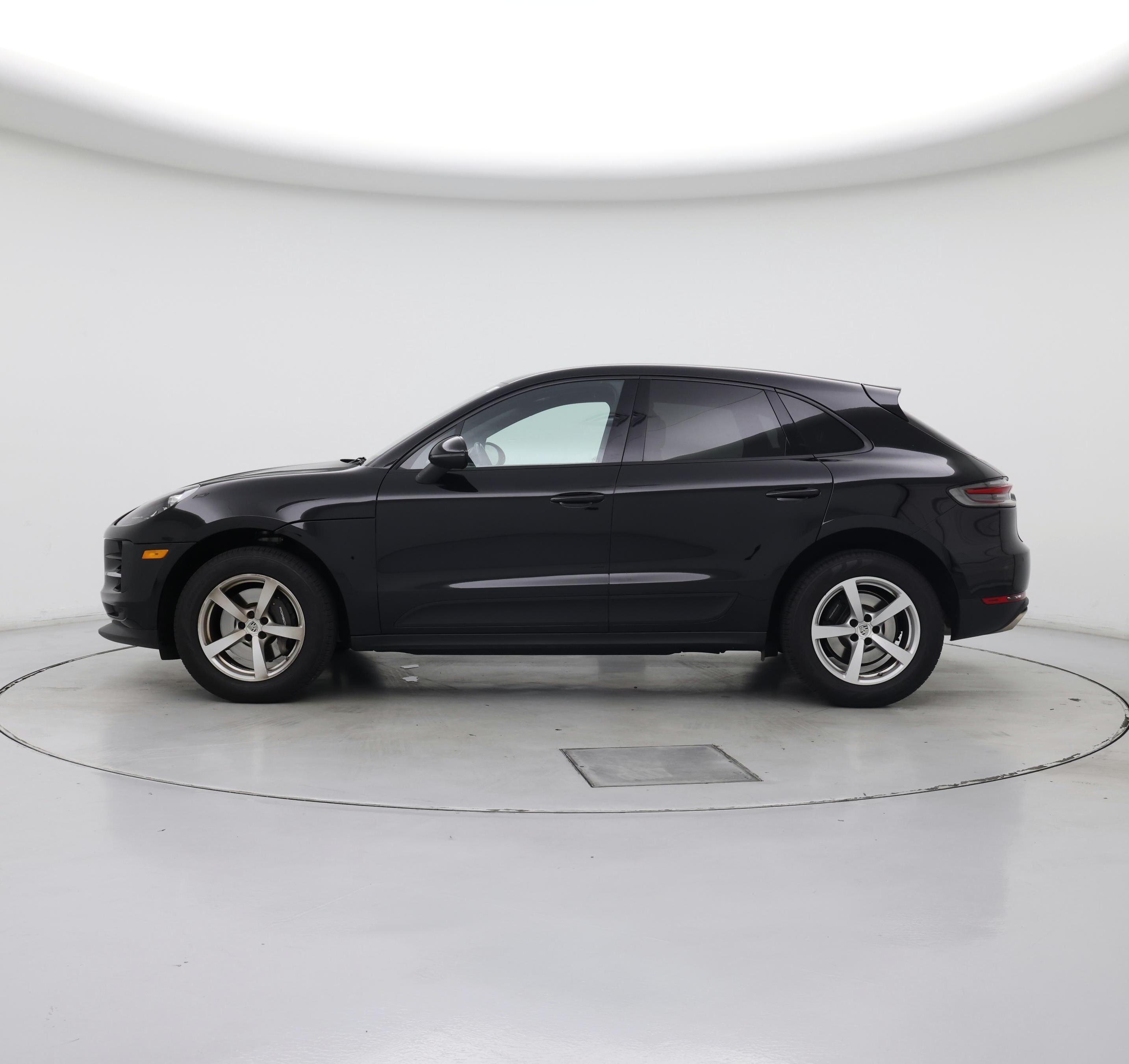 Thumbnail: 2021 Porsche Macan - 3
