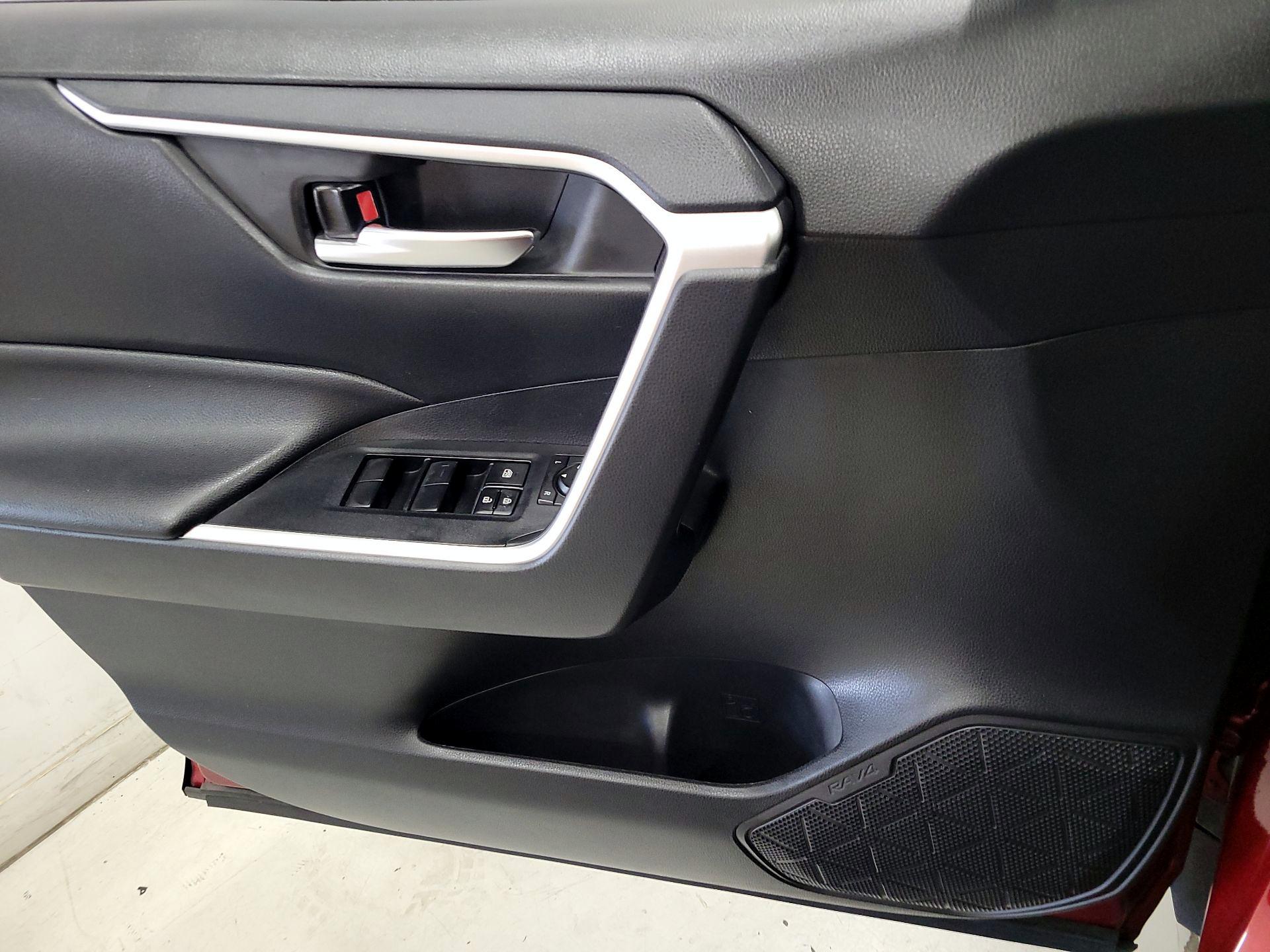 Thumbnail: 2021 Toyota RAV4 - 12