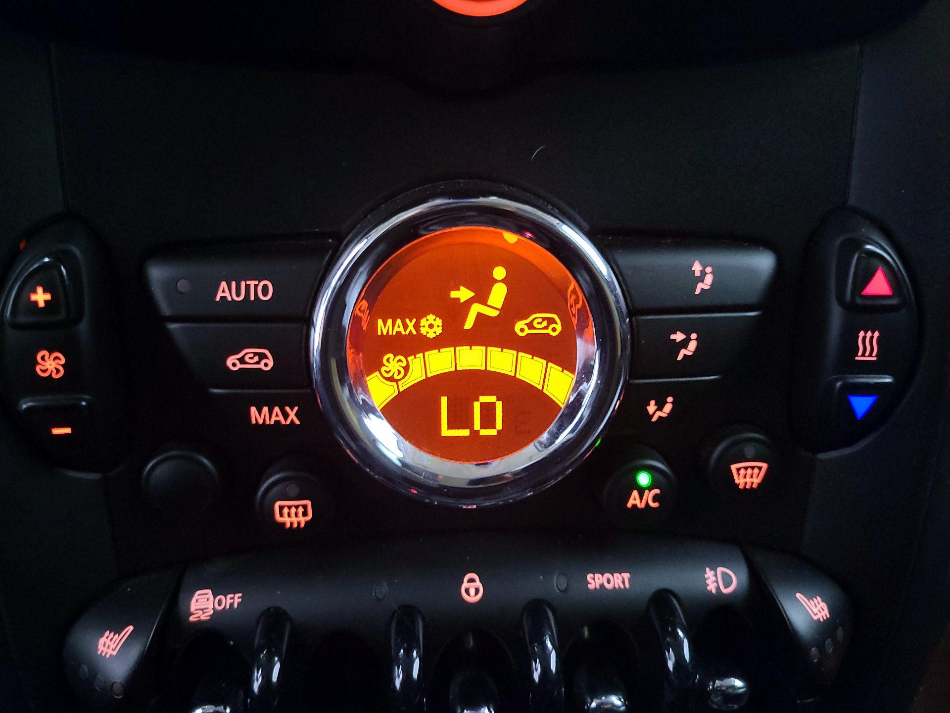 Thumbnail: 2015 MINI Cooper Countryman - 15