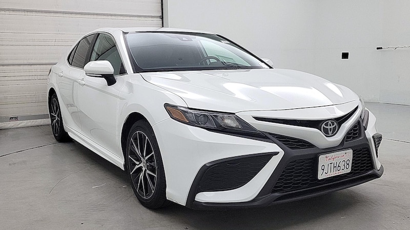 2024 Toyota Camry SE Hero Image