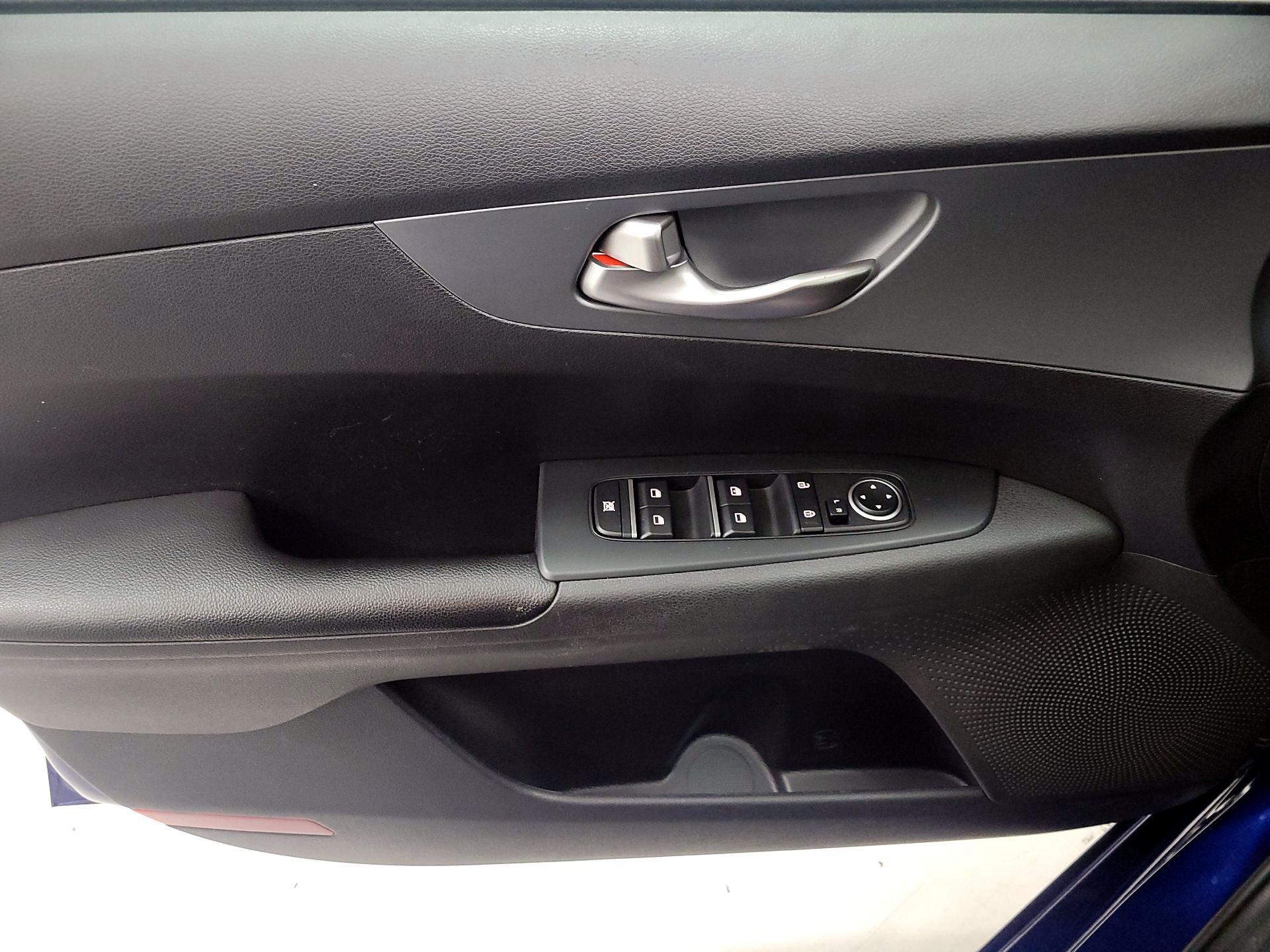 Thumbnail: 2021 Kia Forte - 12