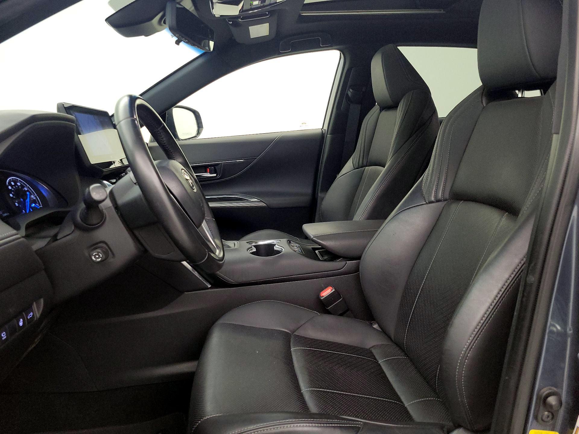 Thumbnail: 2021 Toyota Venza - 11