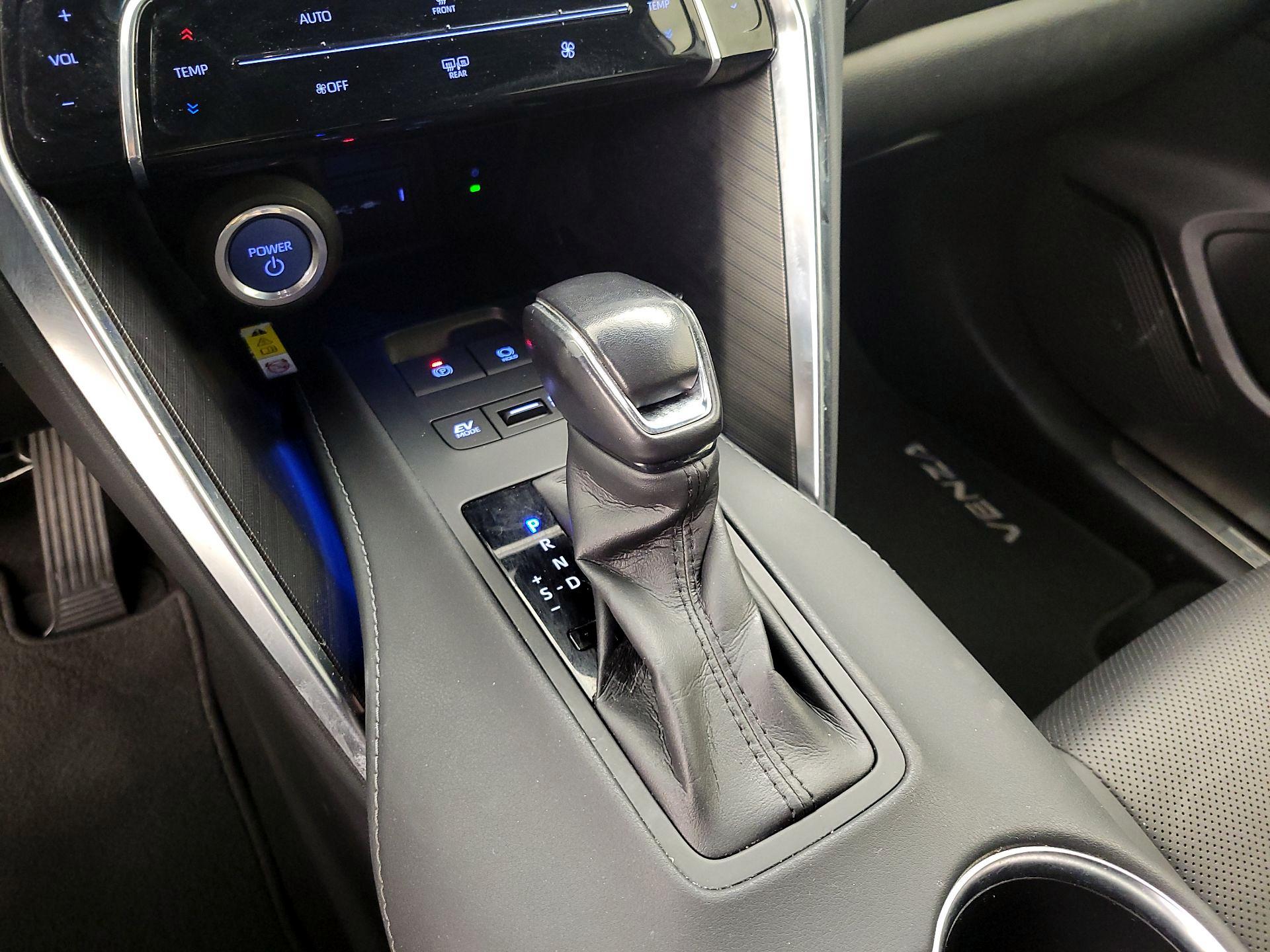 Thumbnail: 2021 Toyota Venza - 18