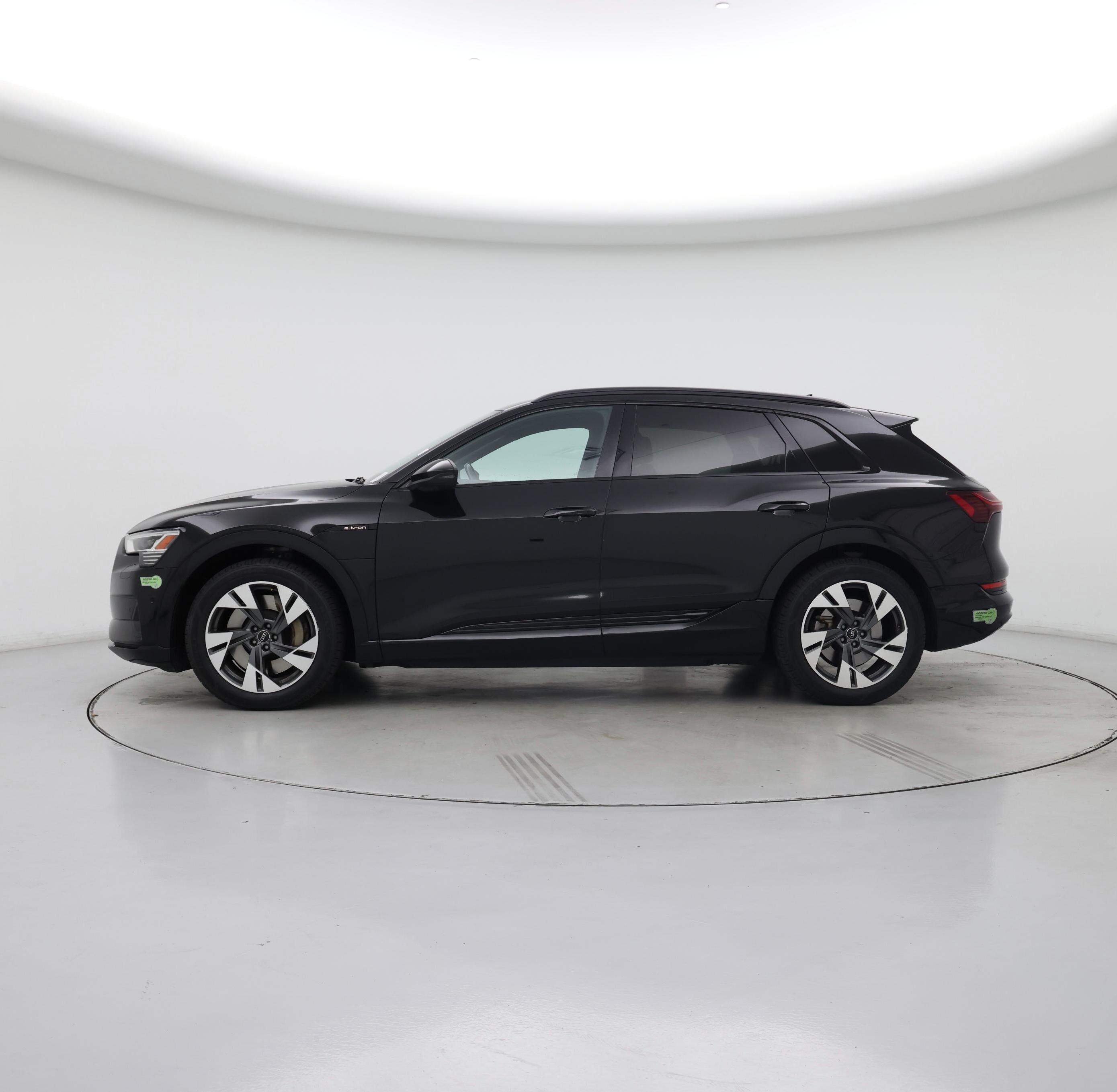 Thumbnail: 2022 Audi e-tron - 3