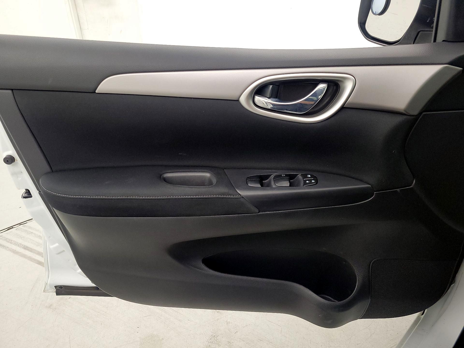 Thumbnail: 2015 Nissan Sentra - 12