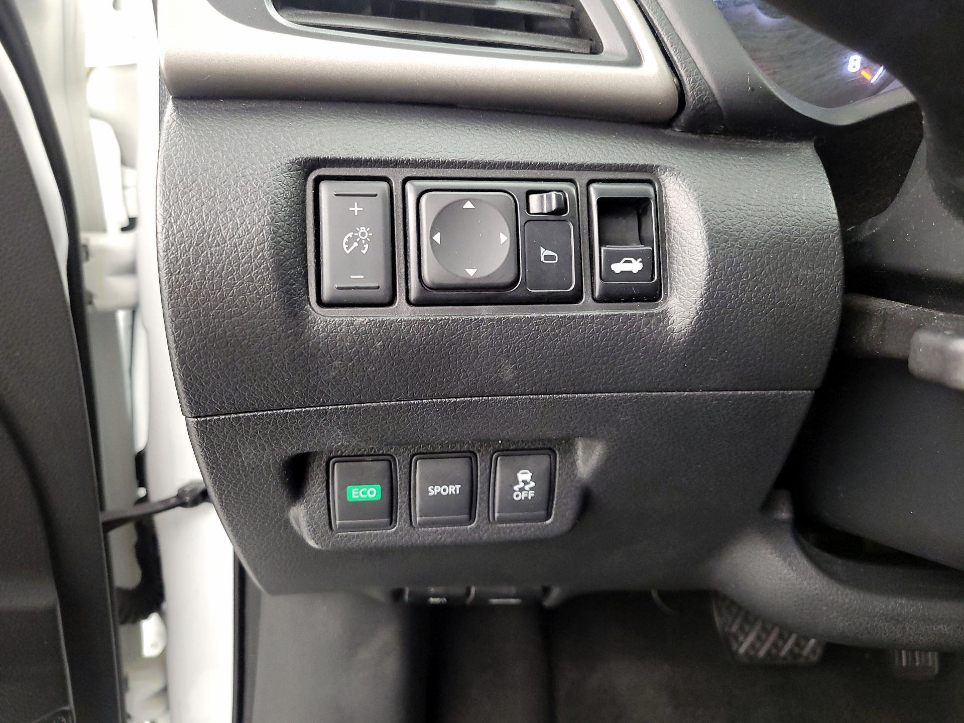 Thumbnail: 2015 Nissan Sentra - 13