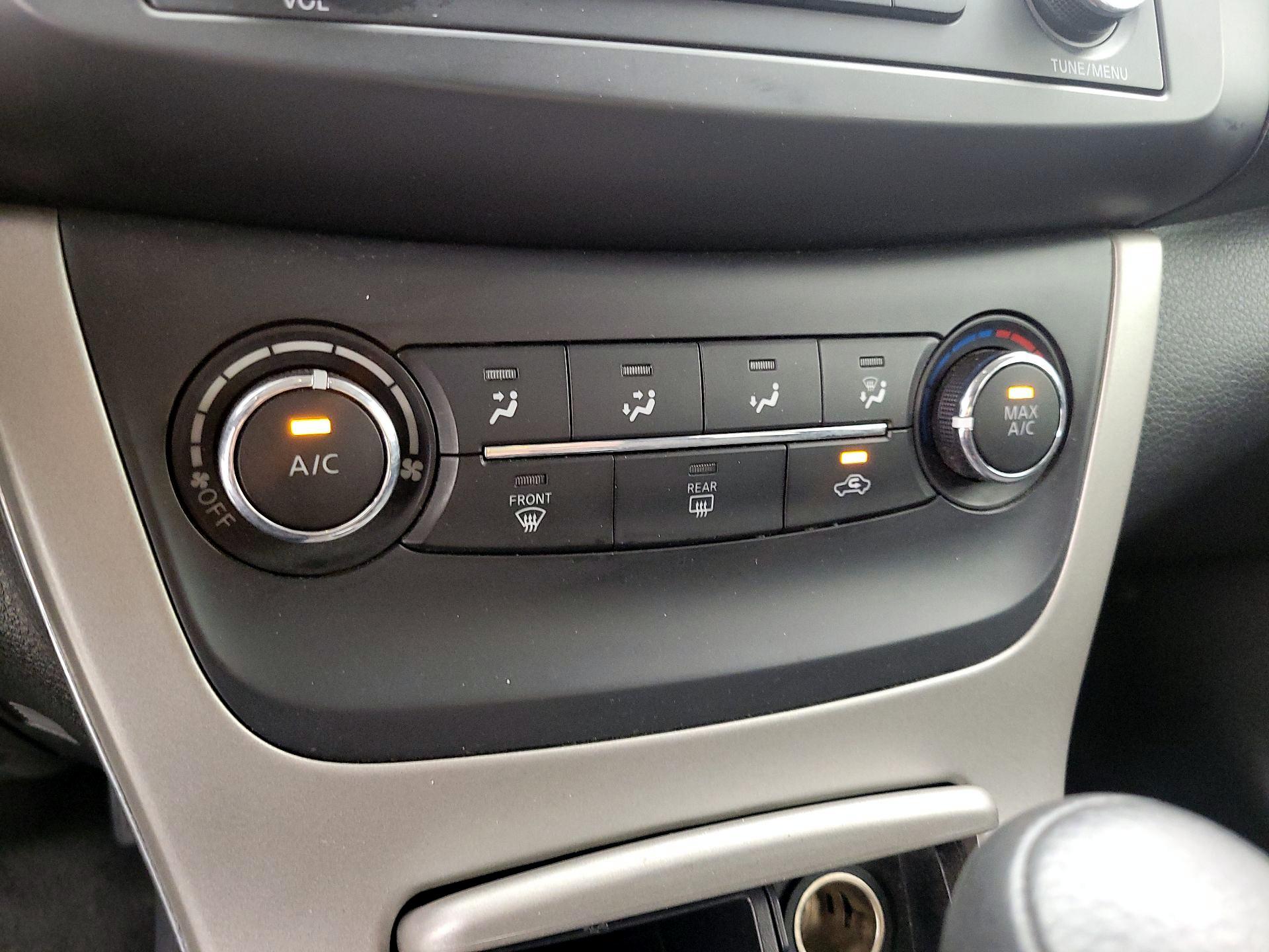 Thumbnail: 2015 Nissan Sentra - 15