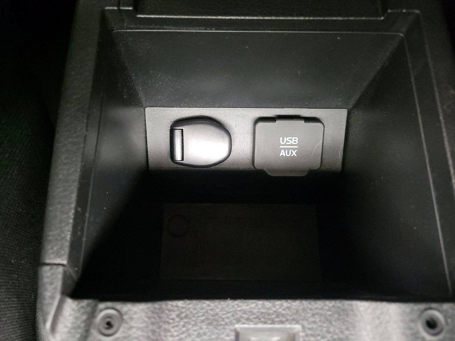 Thumbnail: 2015 Nissan Sentra - 17