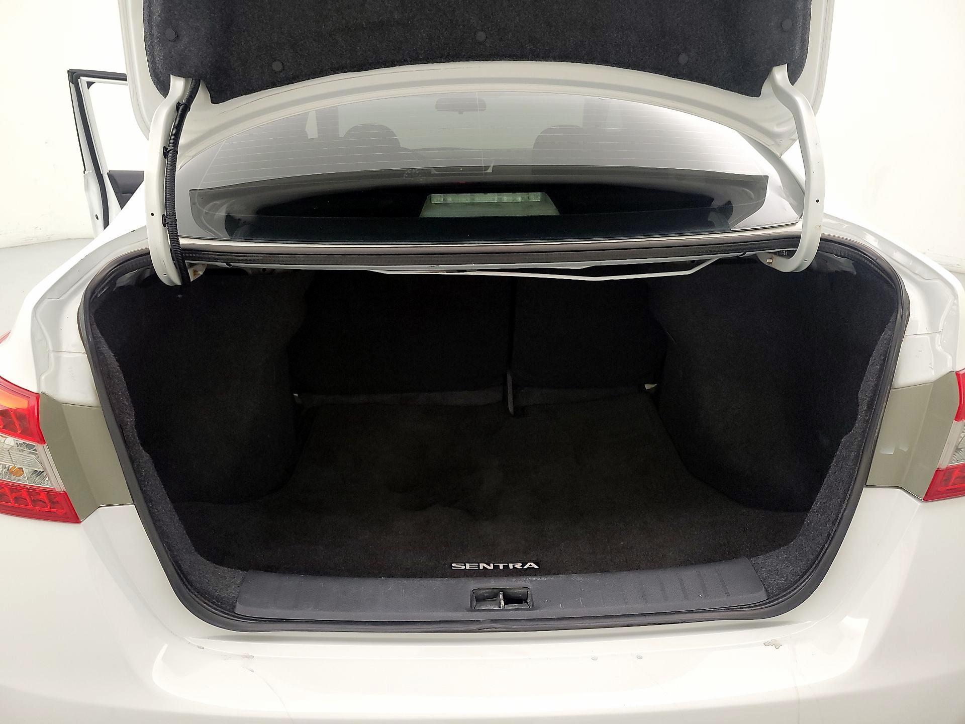 Thumbnail: 2015 Nissan Sentra - 19