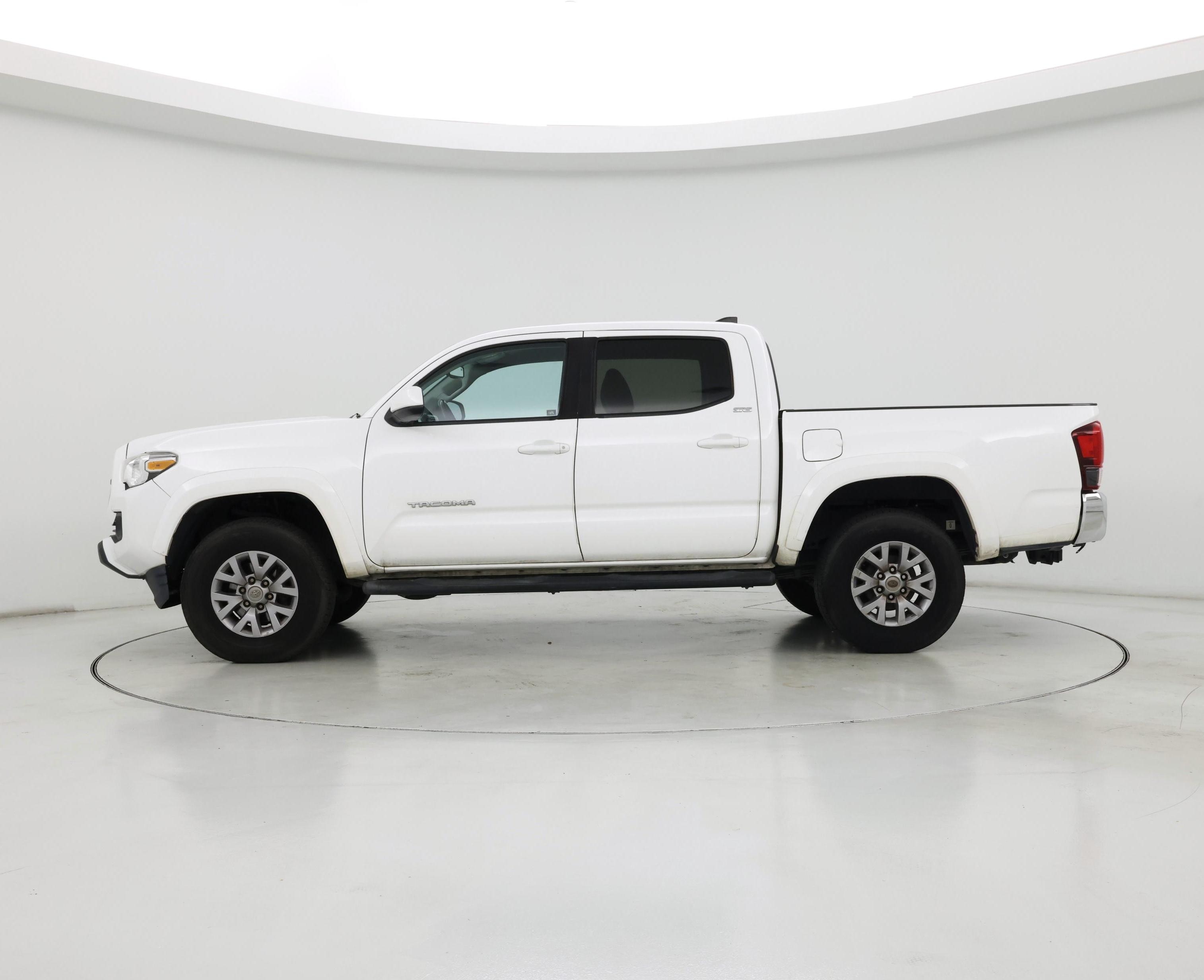 Thumbnail: 2019 Toyota Tacoma - 3