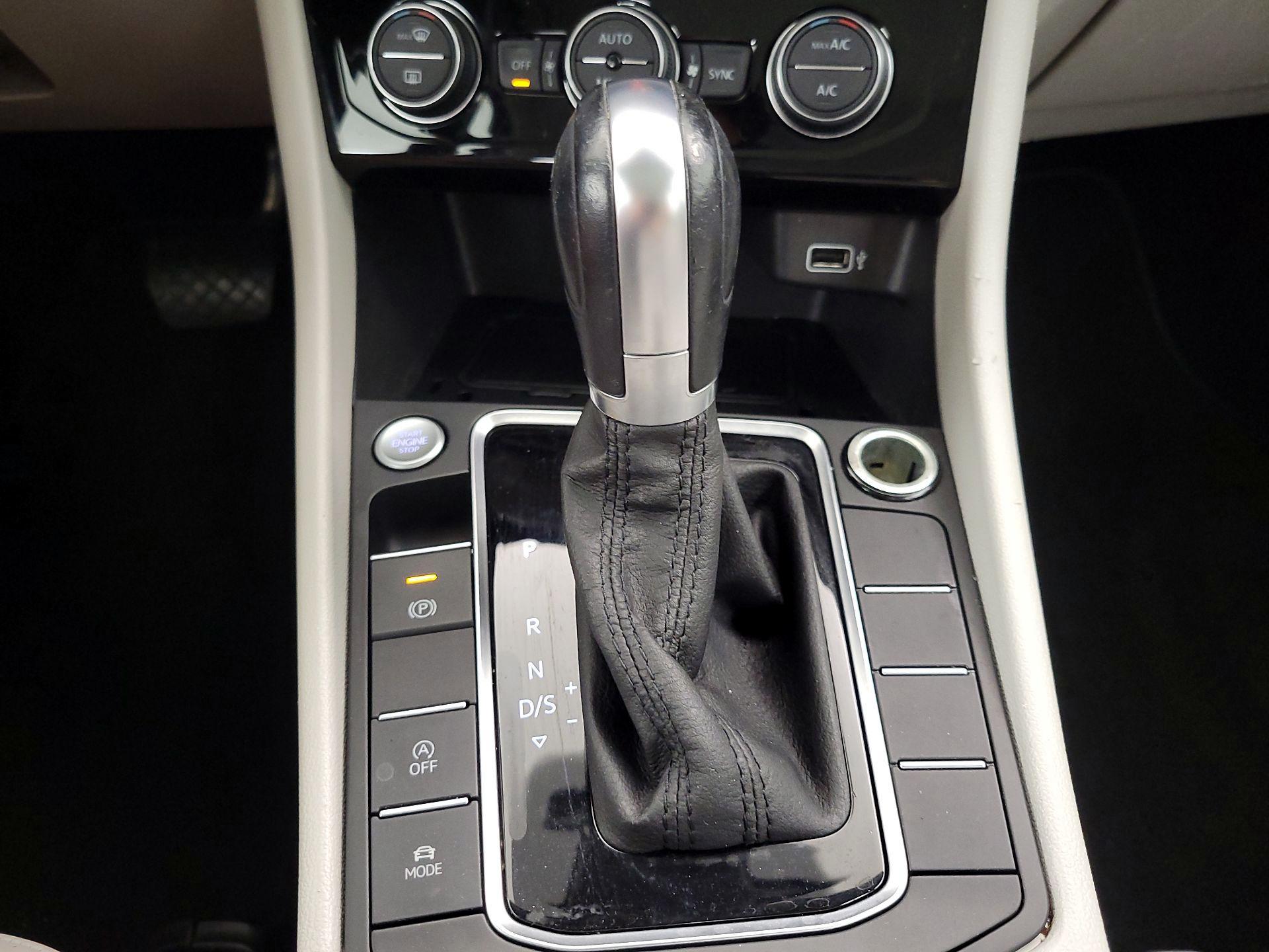 Thumbnail: 2019 Volkswagen Jetta - 17