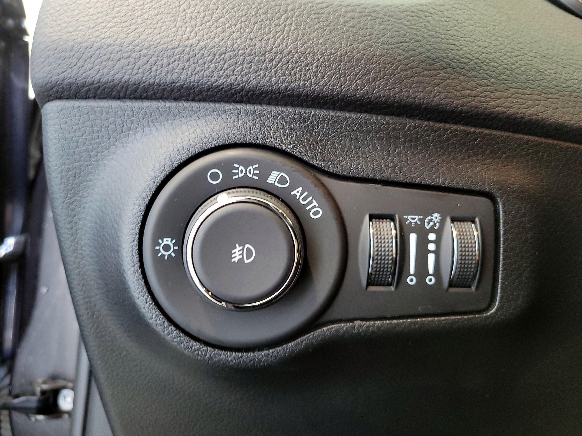 Thumbnail: 2021 Jeep Compass - 13
