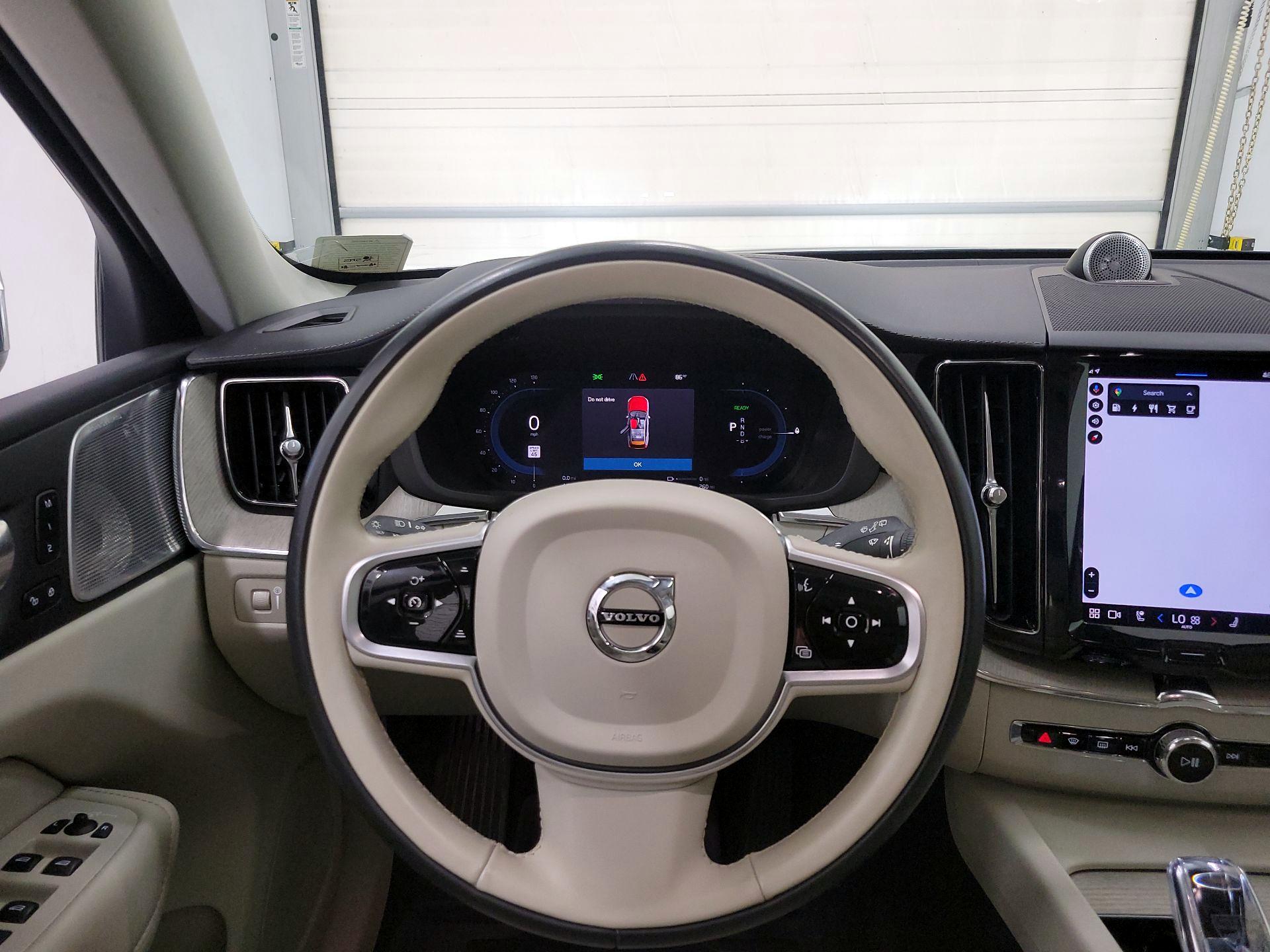 Thumbnail: 2022 Volvo XC60 - 10