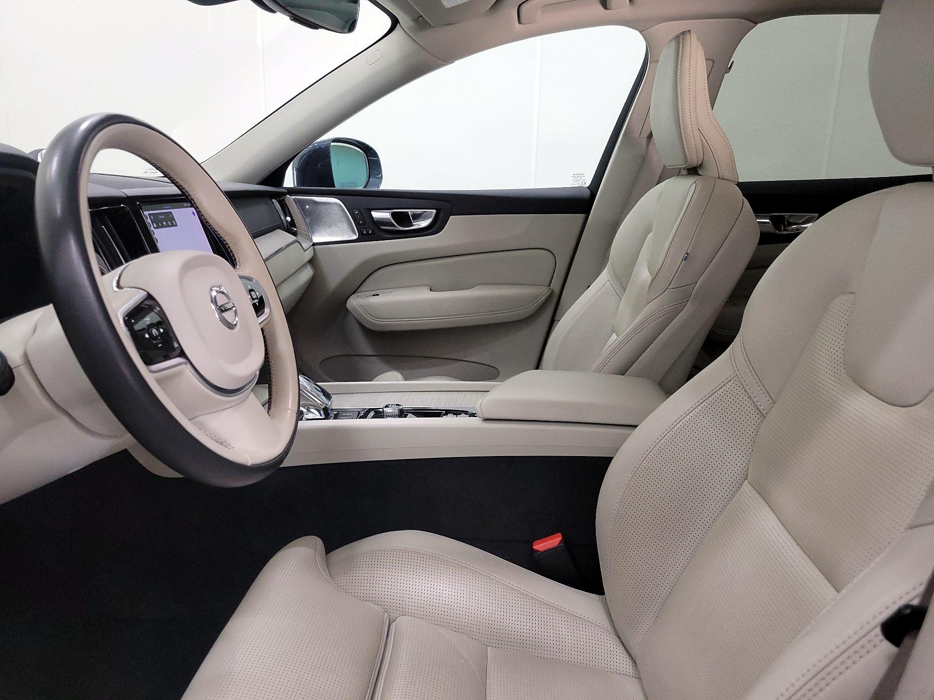 Thumbnail: 2022 Volvo XC60 - 11